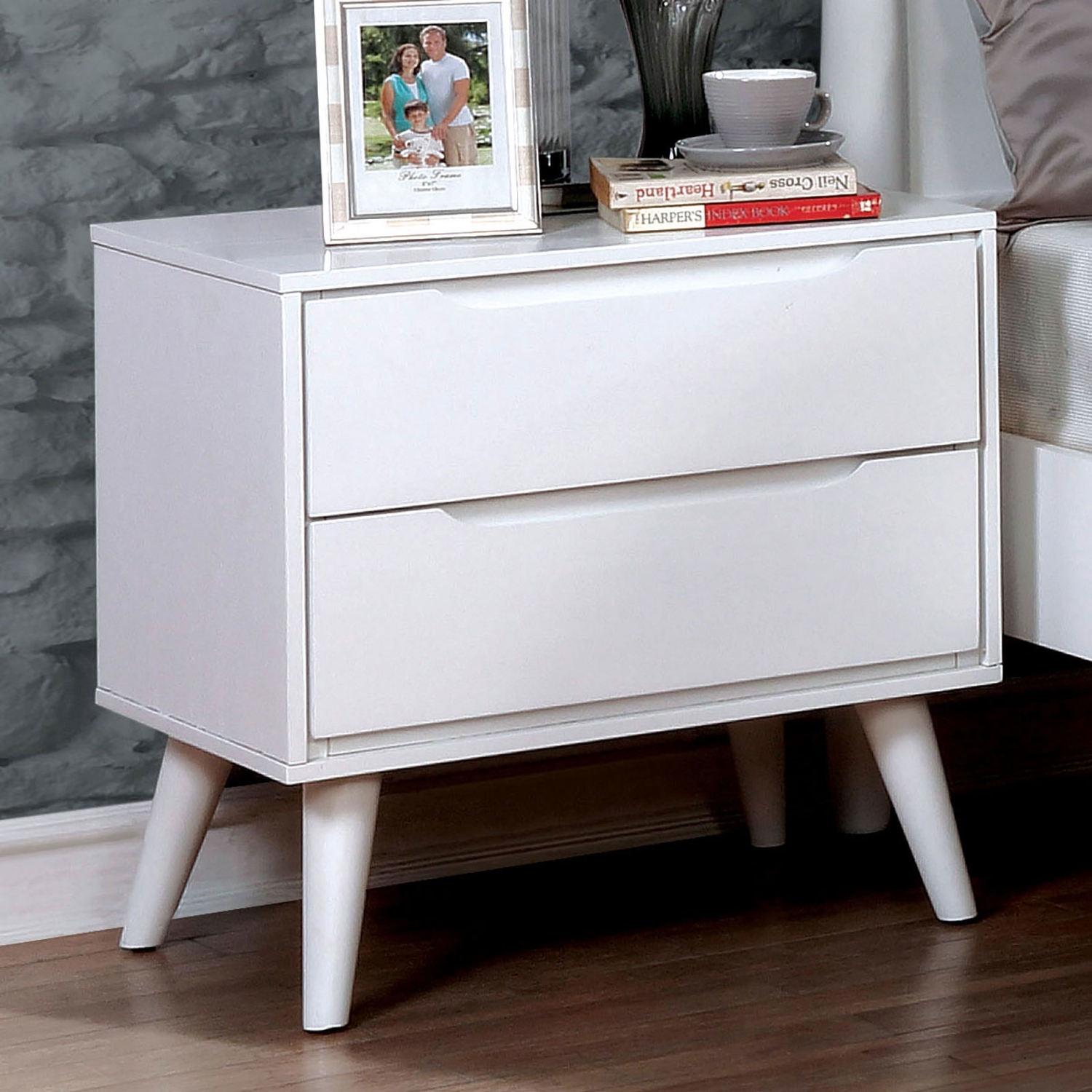 Lennart Wood Panel Bedroom Set
