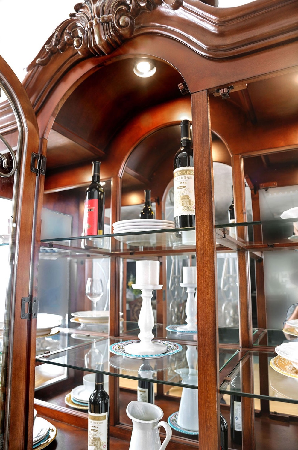 Lucie Traditional Hutch