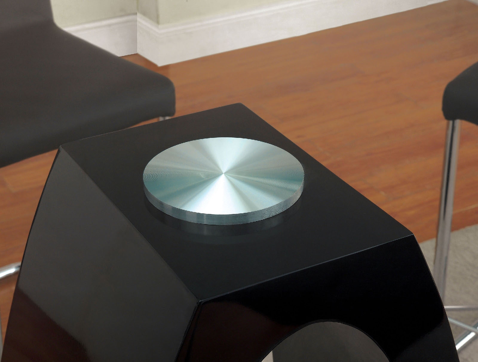 Lodia I Glass Round Dining Table