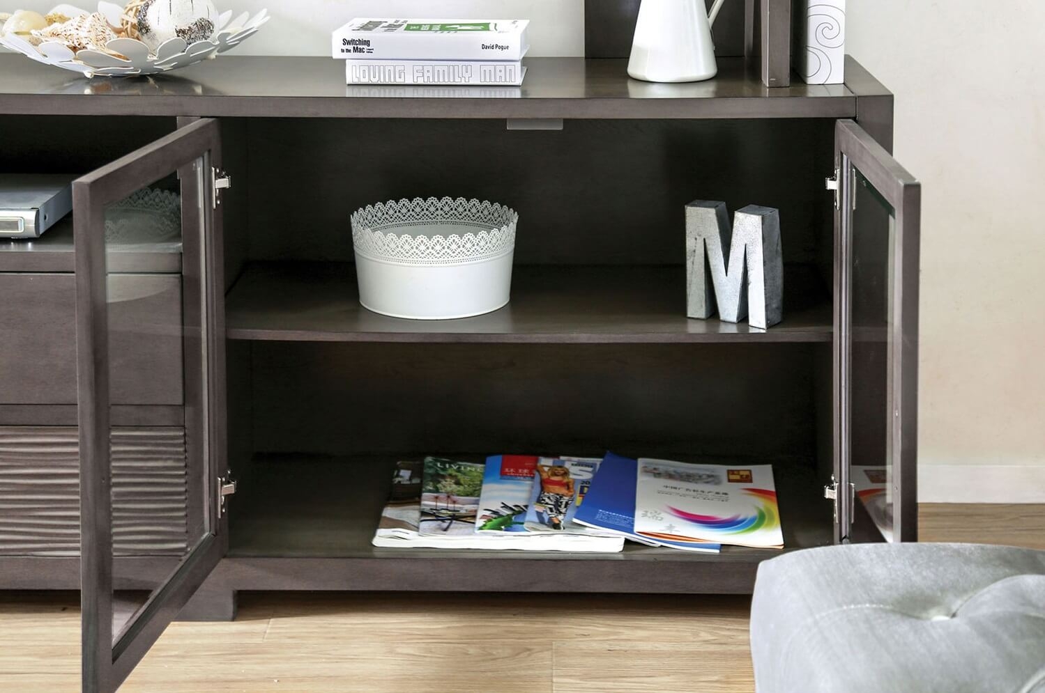Tienen Wood/Glass TV Stand w/2 Doors & Drawer