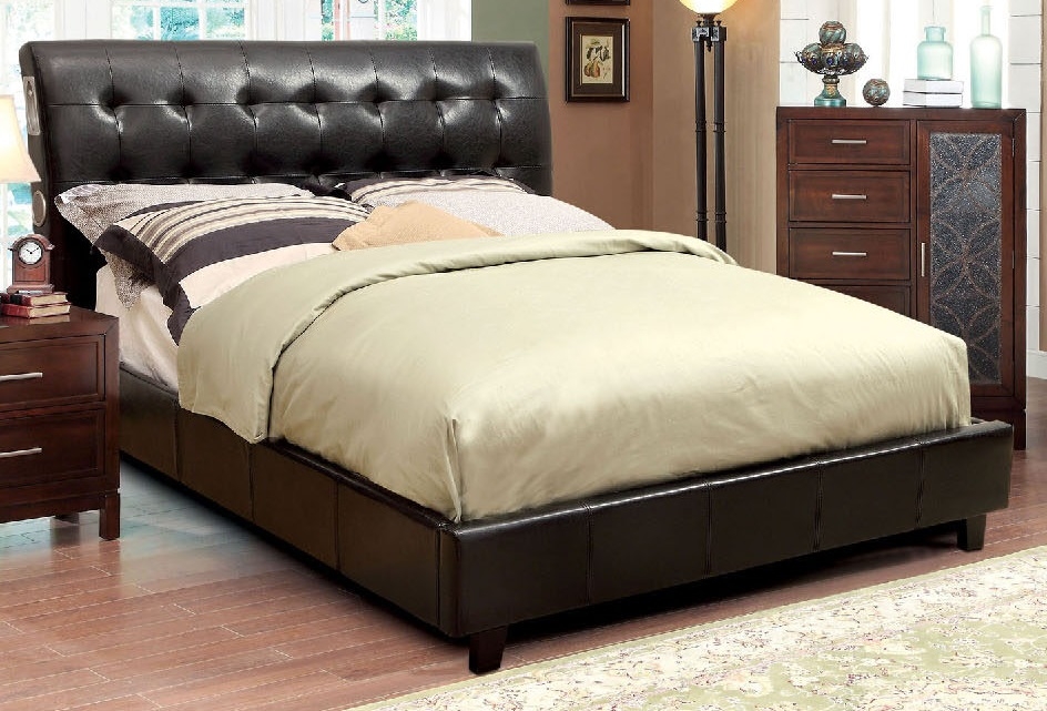 Hendrik Leatherette/Wood Tufted Platform Bed w/Speakers, Queen Size