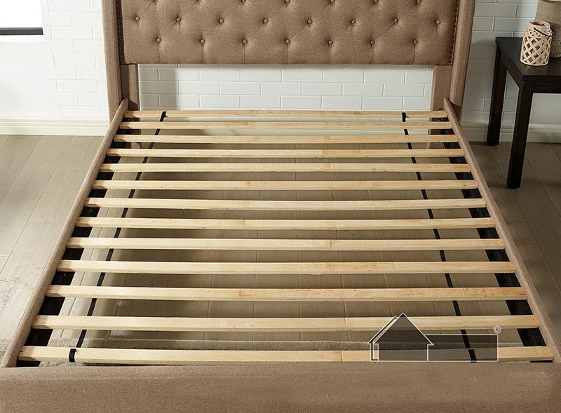 Carly Fabric/Wood Tufted Platform Bed