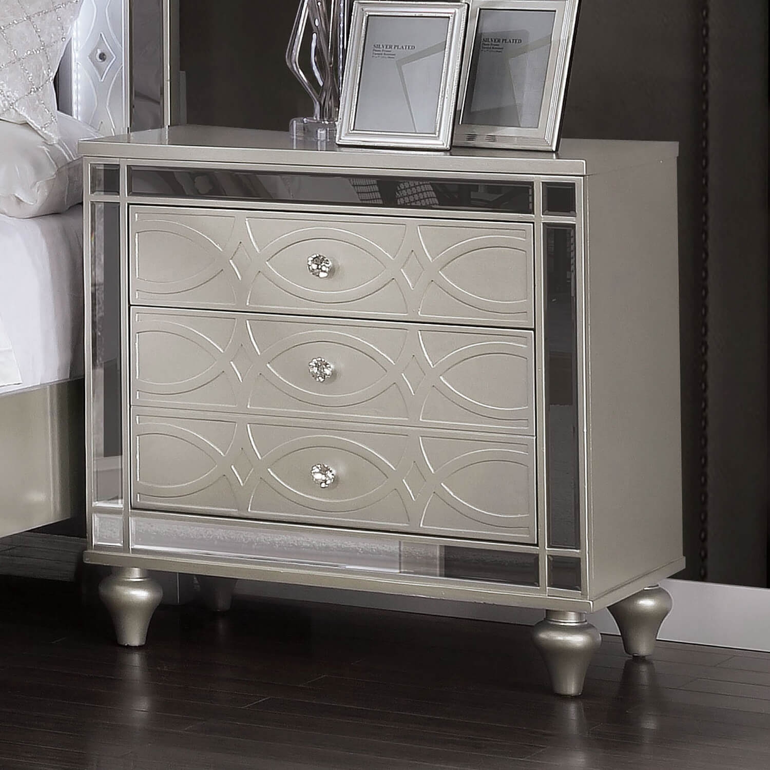 Manar Leatherette/Mirror/Wood Panel Tufted Bedroom Set w/LED Light