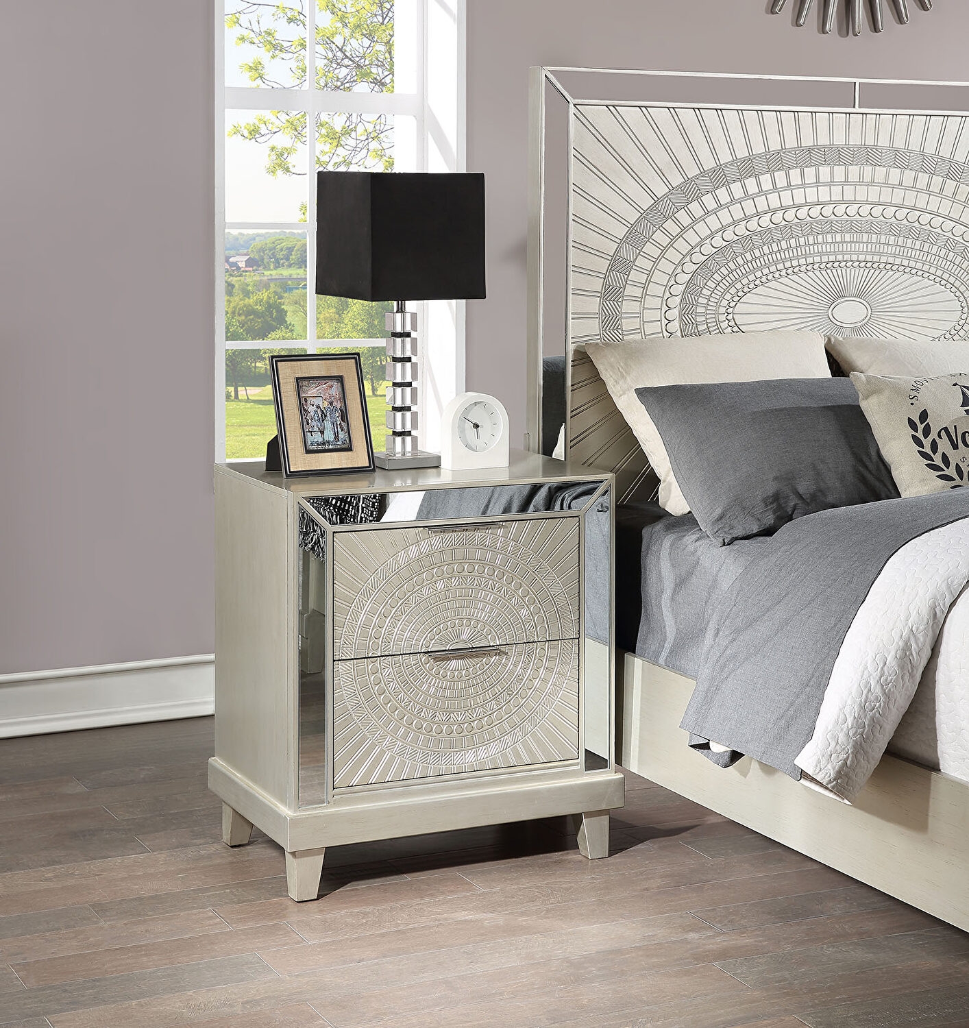 Valletta Polyresin/Mirror/Wood Panel Bedroom Set