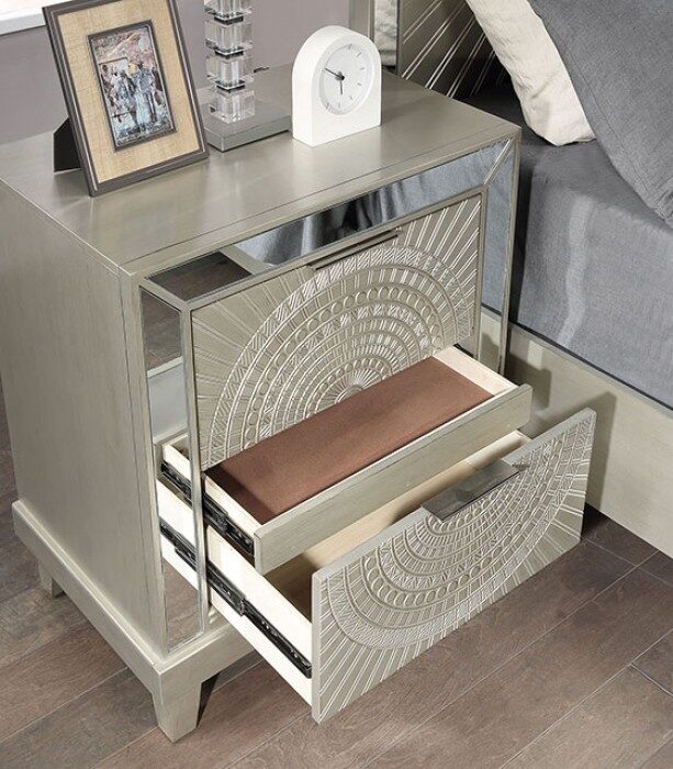 Valletta Polyresin/Mirror/Wood Panel Bedroom Set
