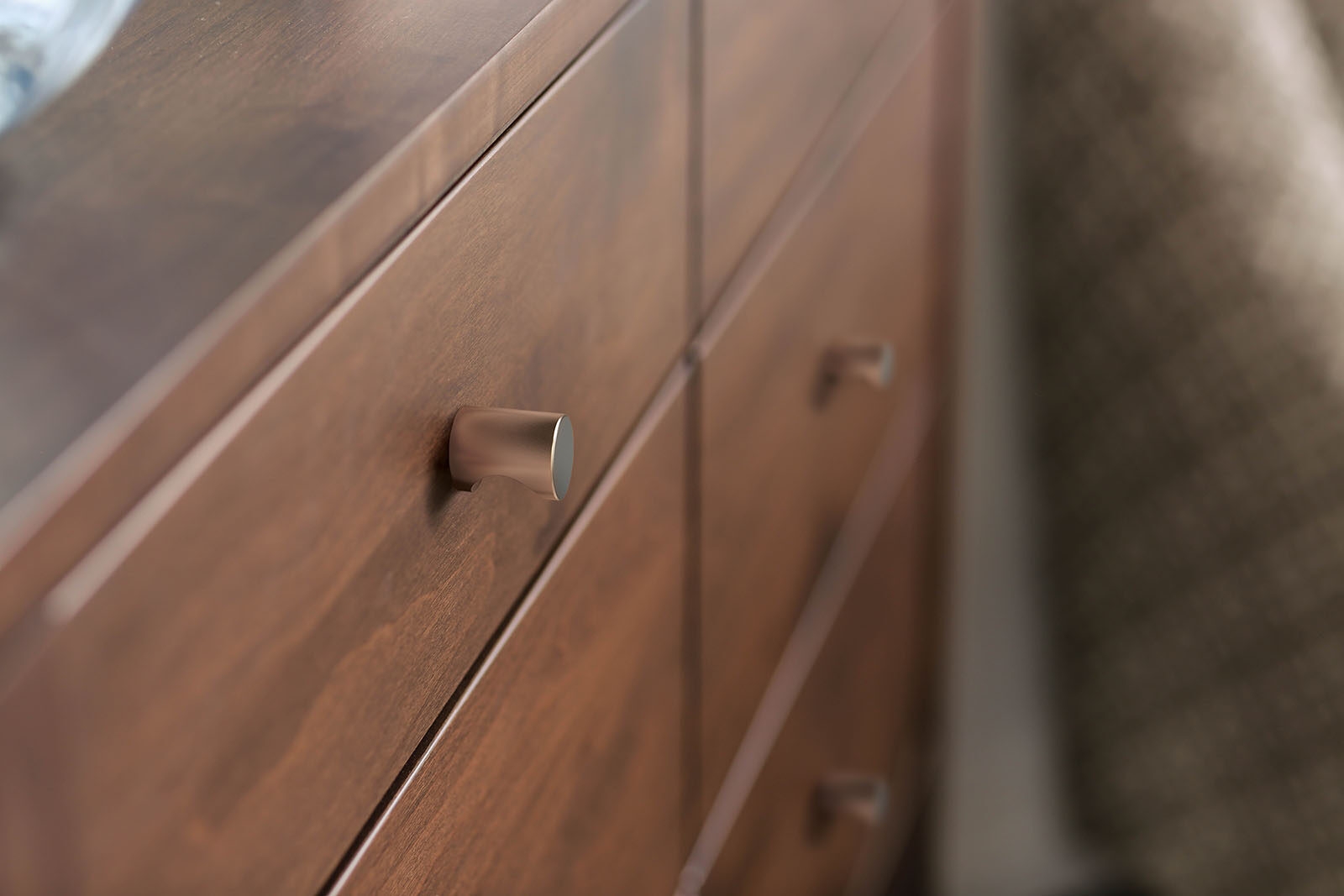 Willamette Wood Dresser w/8 Drawers