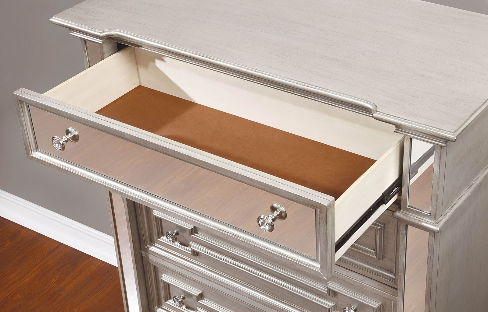 Salamanca Wood Chest w/5 Drawers