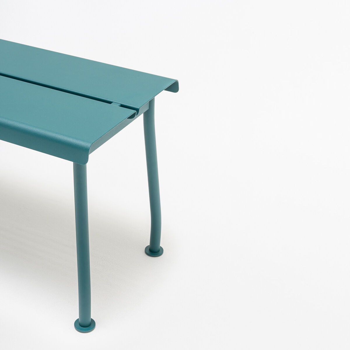 Flaner Outdoor Bench