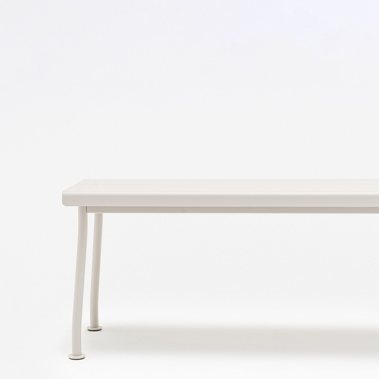 Flaner Outdoor Bench