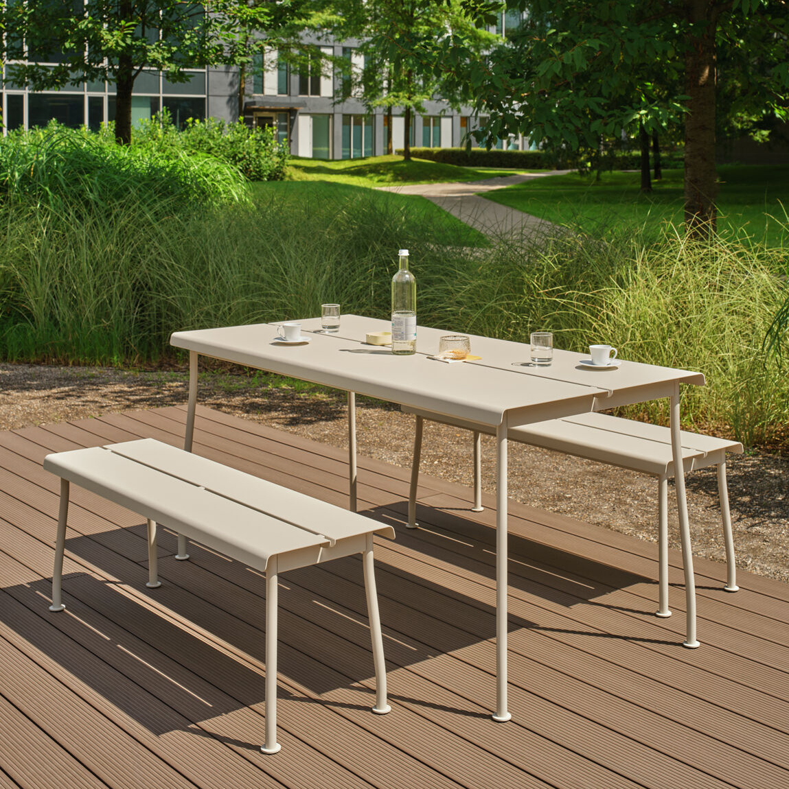 Flaner Outdoor Bench