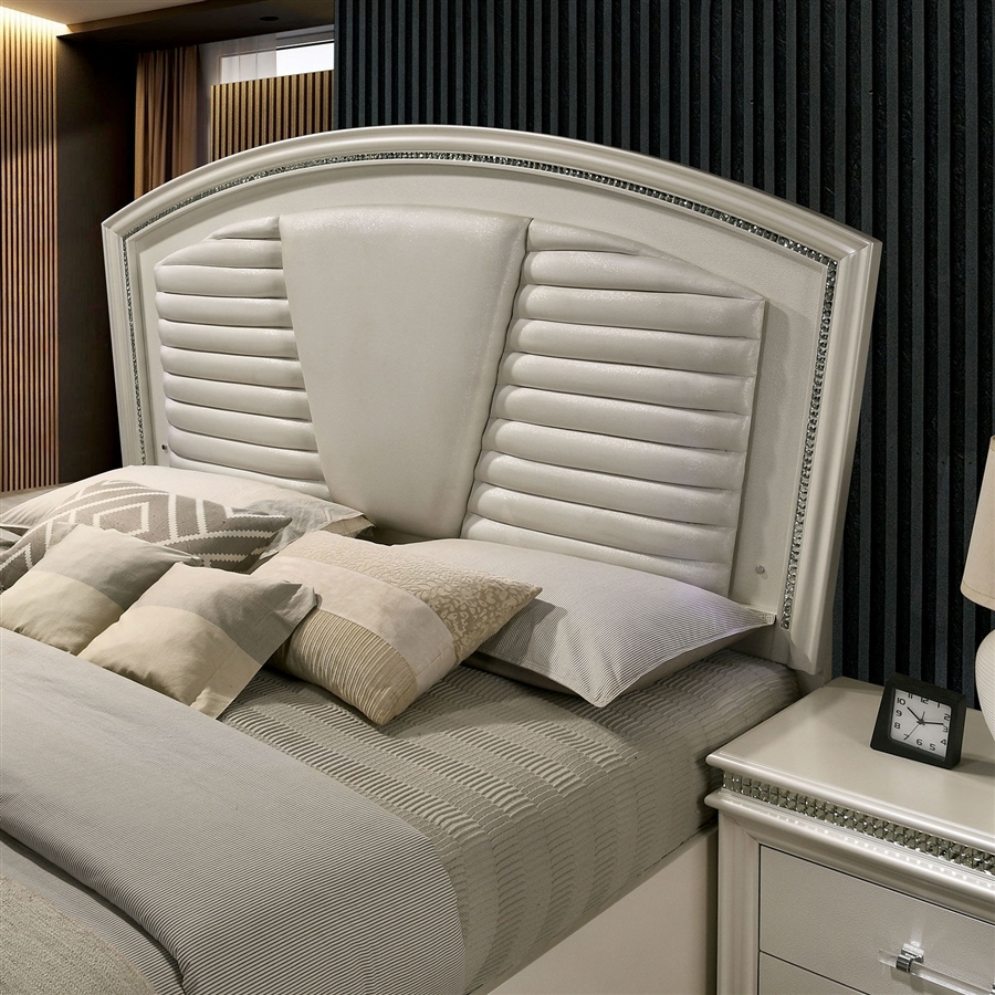 Maddie Leatherette/Wood Platform Storage Bedroom Set w/LED Lights