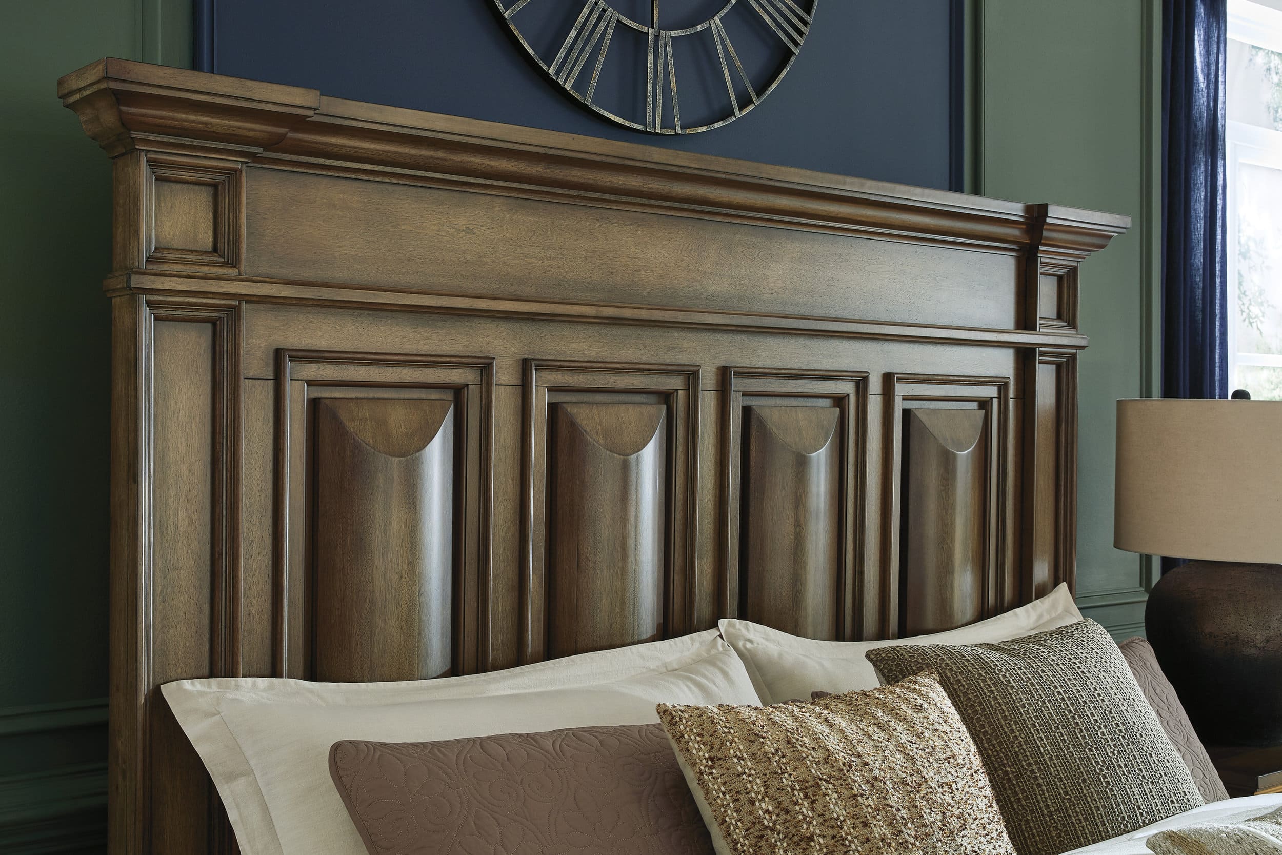 Frantanna Wood Panel Storage Bed, California King Size