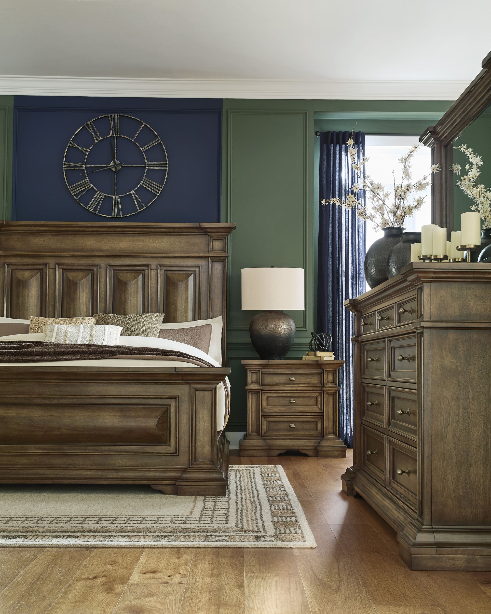 Frantanna Wood Panel Bed, California King Size