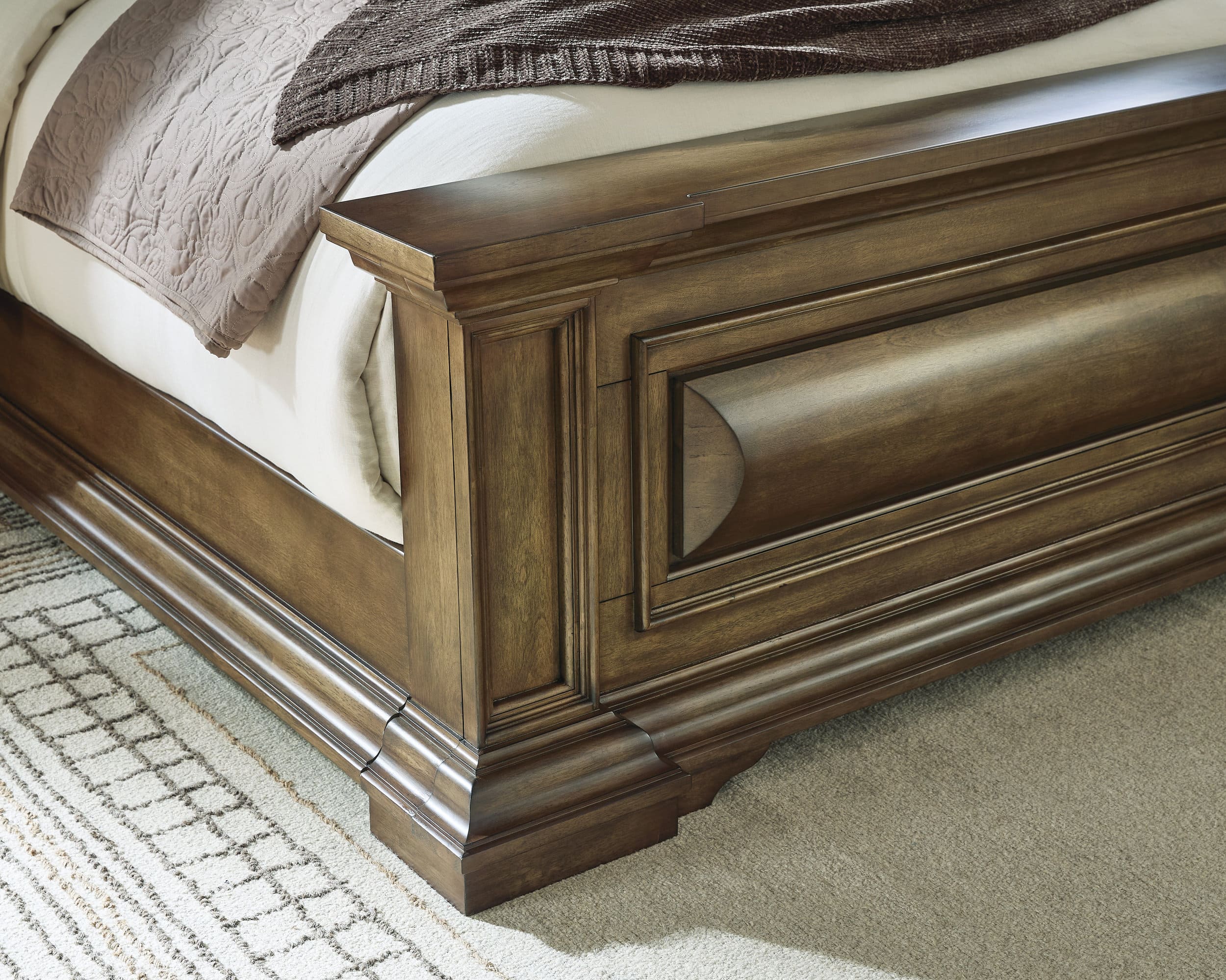 Frantanna Wood Panel Bed, California King Size