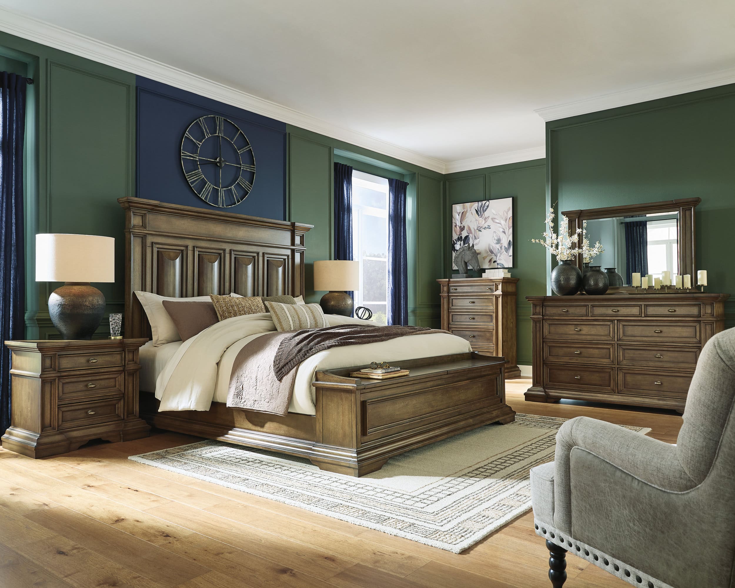 Frantanna Wood Dresser w/9 Drawers