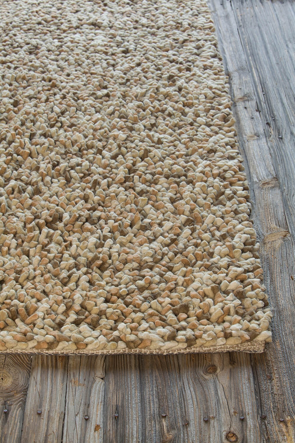 Gems Wool Rectangular Hand-woven Rug, 5' x 7'6"