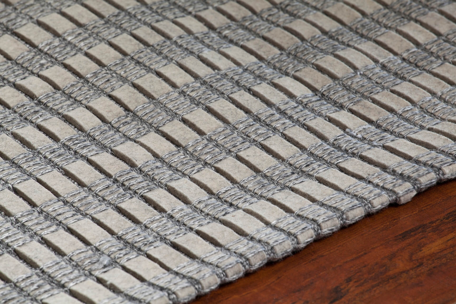 Gisela Wool/Viscose Rectangular Hand-woven Rug, 9' x 13'