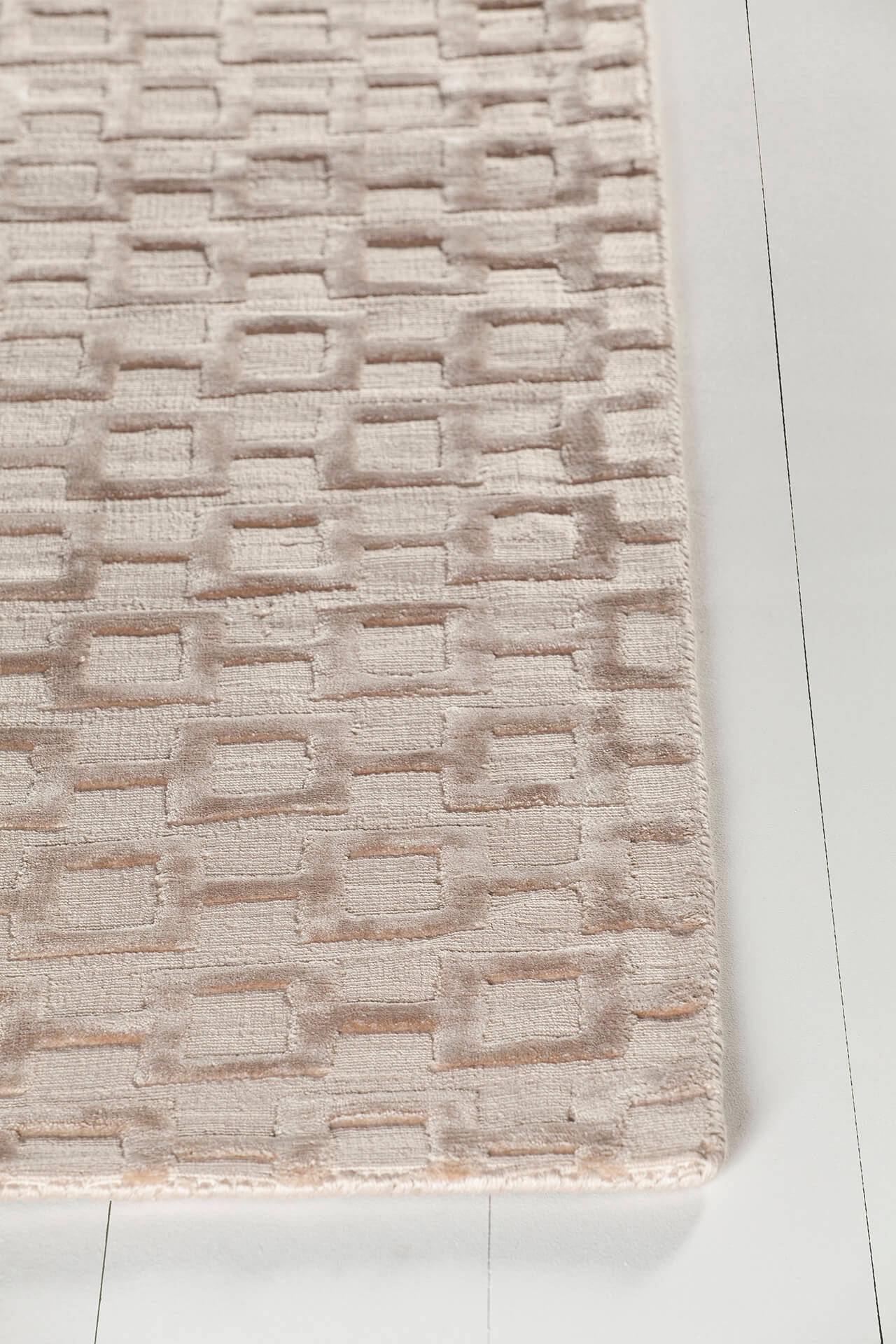 Hallie Viscose Rectangular Hand-woven Rug, 5' x 7'6"