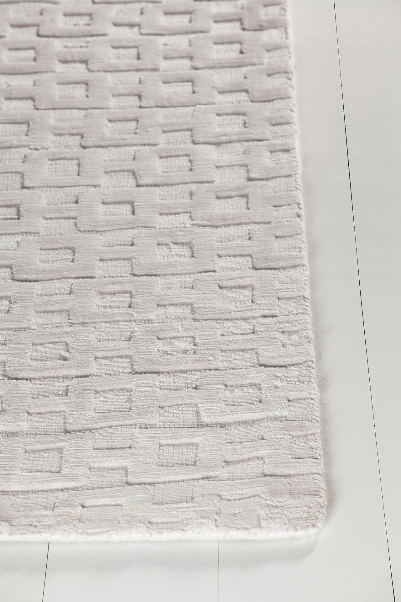 Hallie Viscose Rectangular Hand-woven Rug, 5' x 7'6"