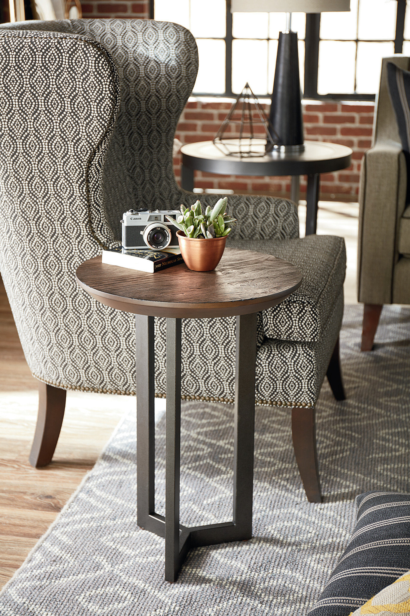 Hammary Graystone Round Chairside Table