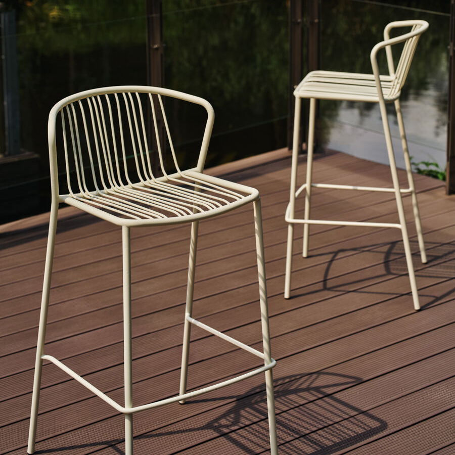 Bris Bar Stool w/Armrest