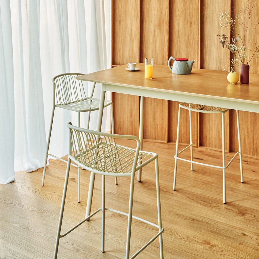 Bris Bar Stool w/Armrest
