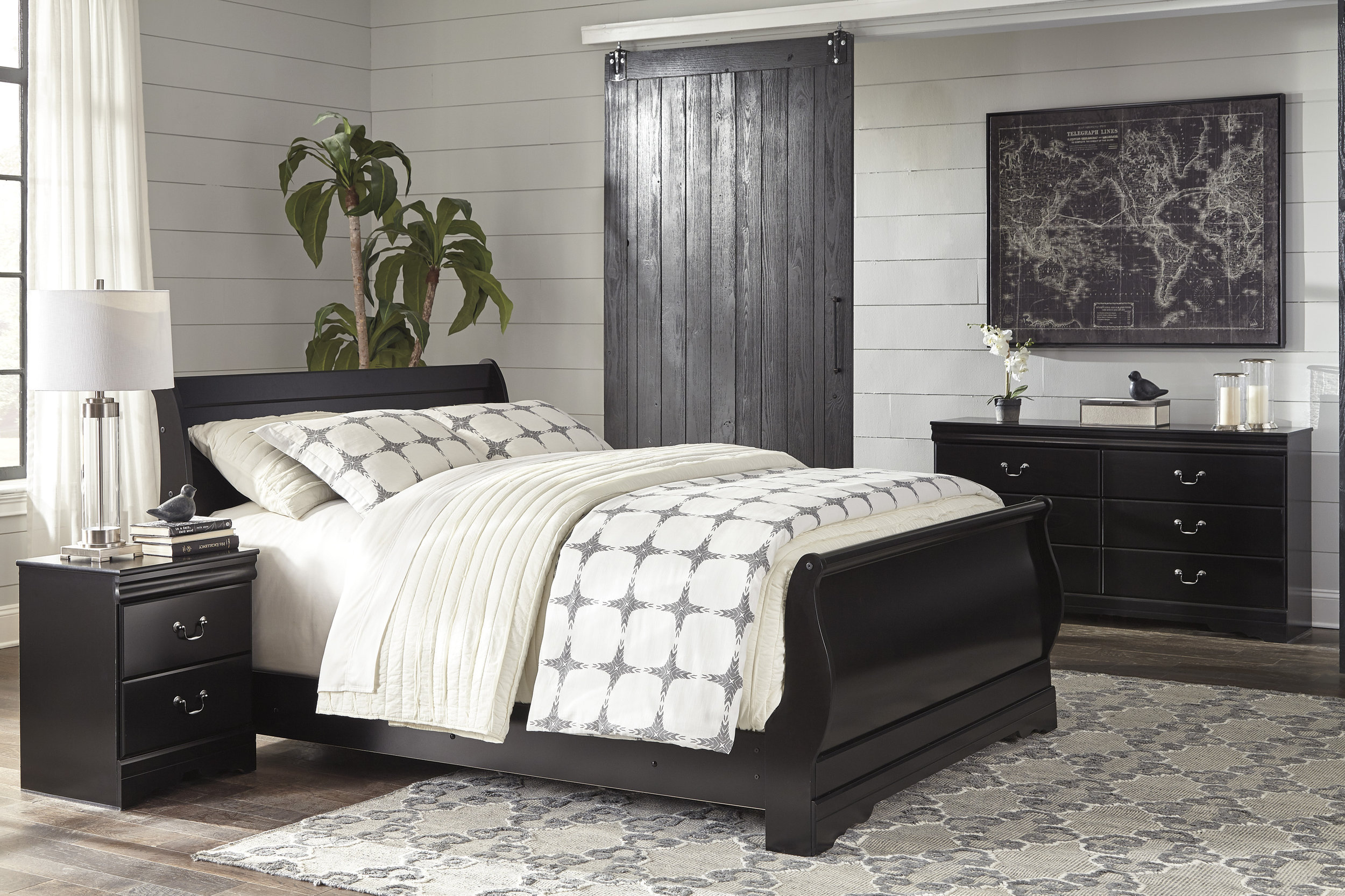 Huey Vineyard Wood Sleigh Bedroom Set