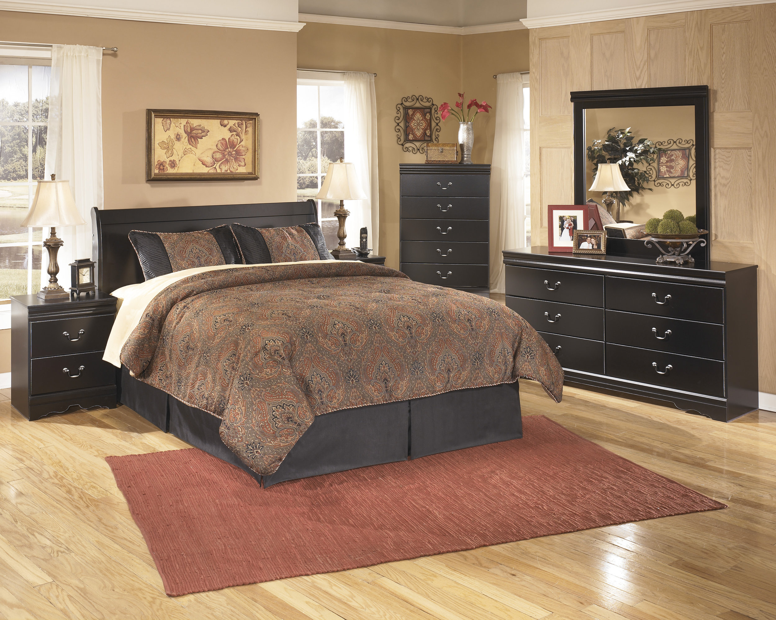 Huey Vineyard Wood Sleigh Bedroom Set