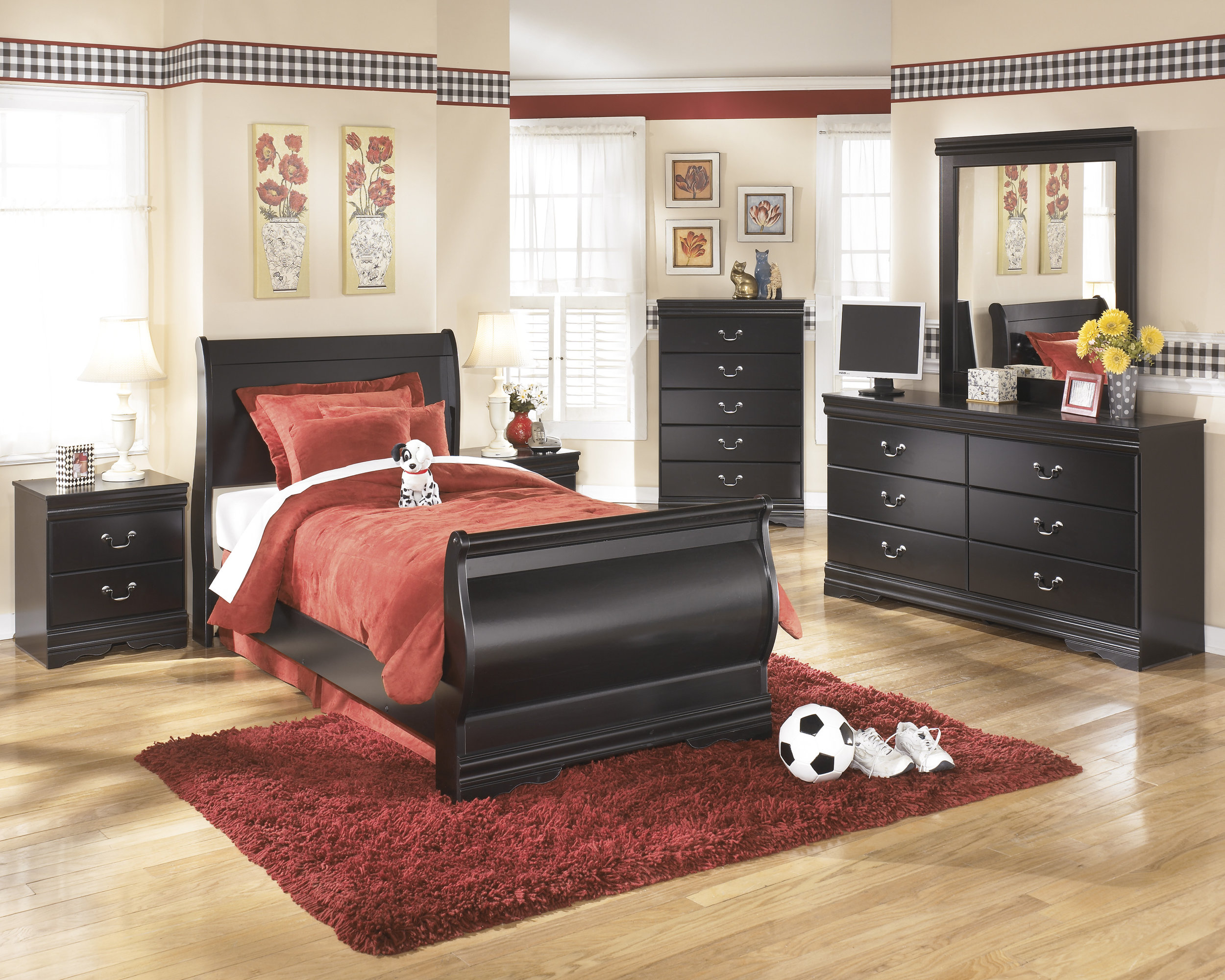 Huey Vineyard Wood Sleigh Bedroom Set