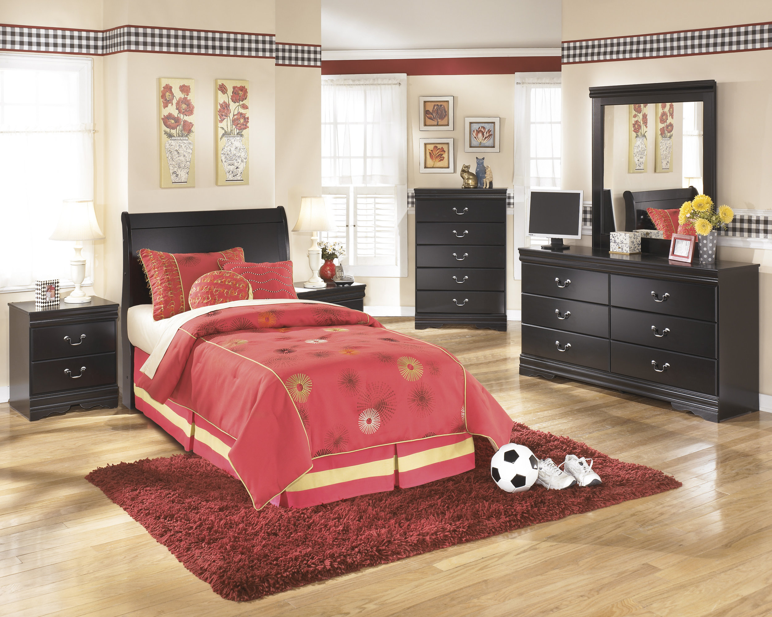 Huey Vineyard Wood Sleigh Bedroom Set