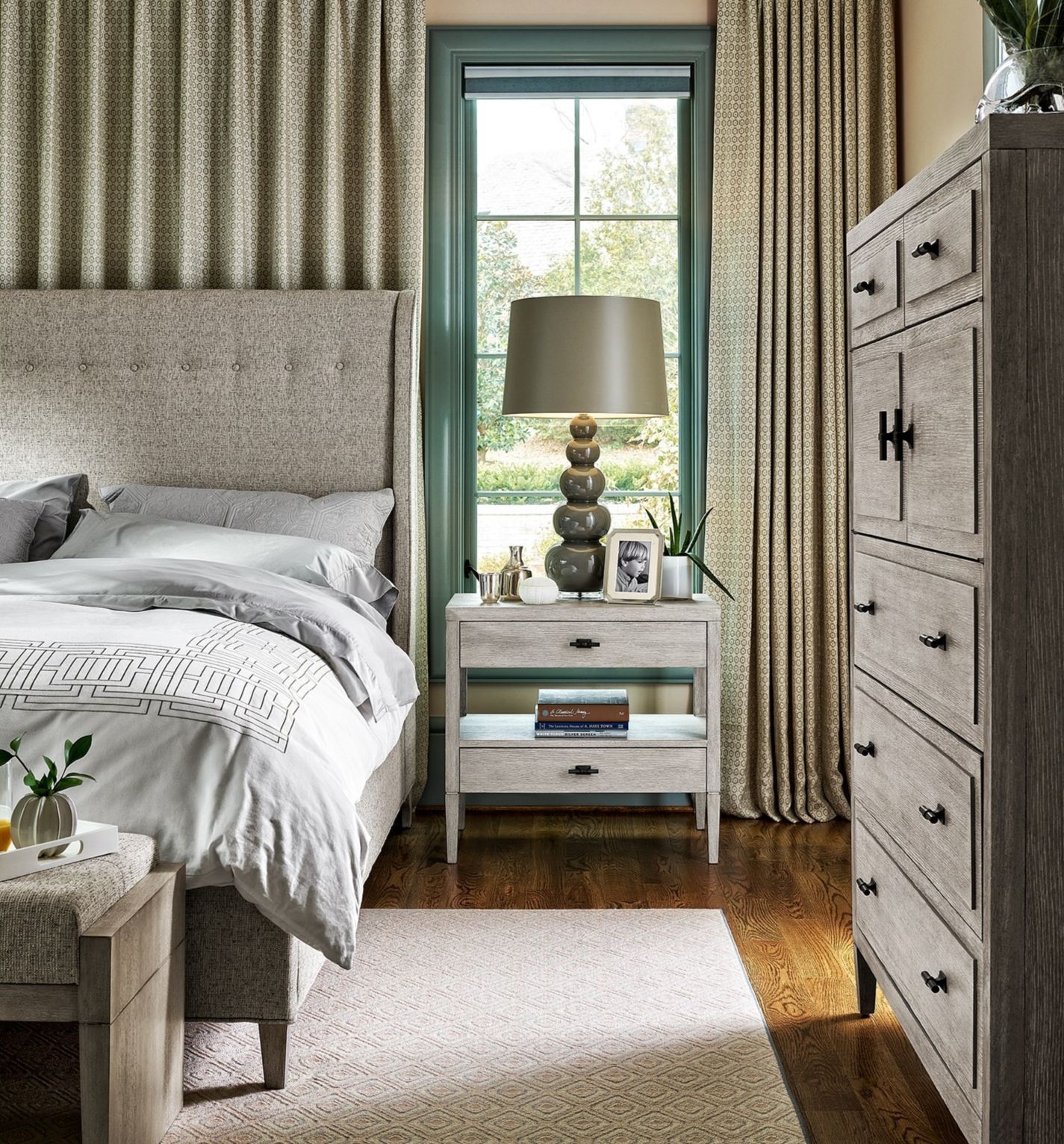 Midtown Wood Nightstand w/2 Drawers