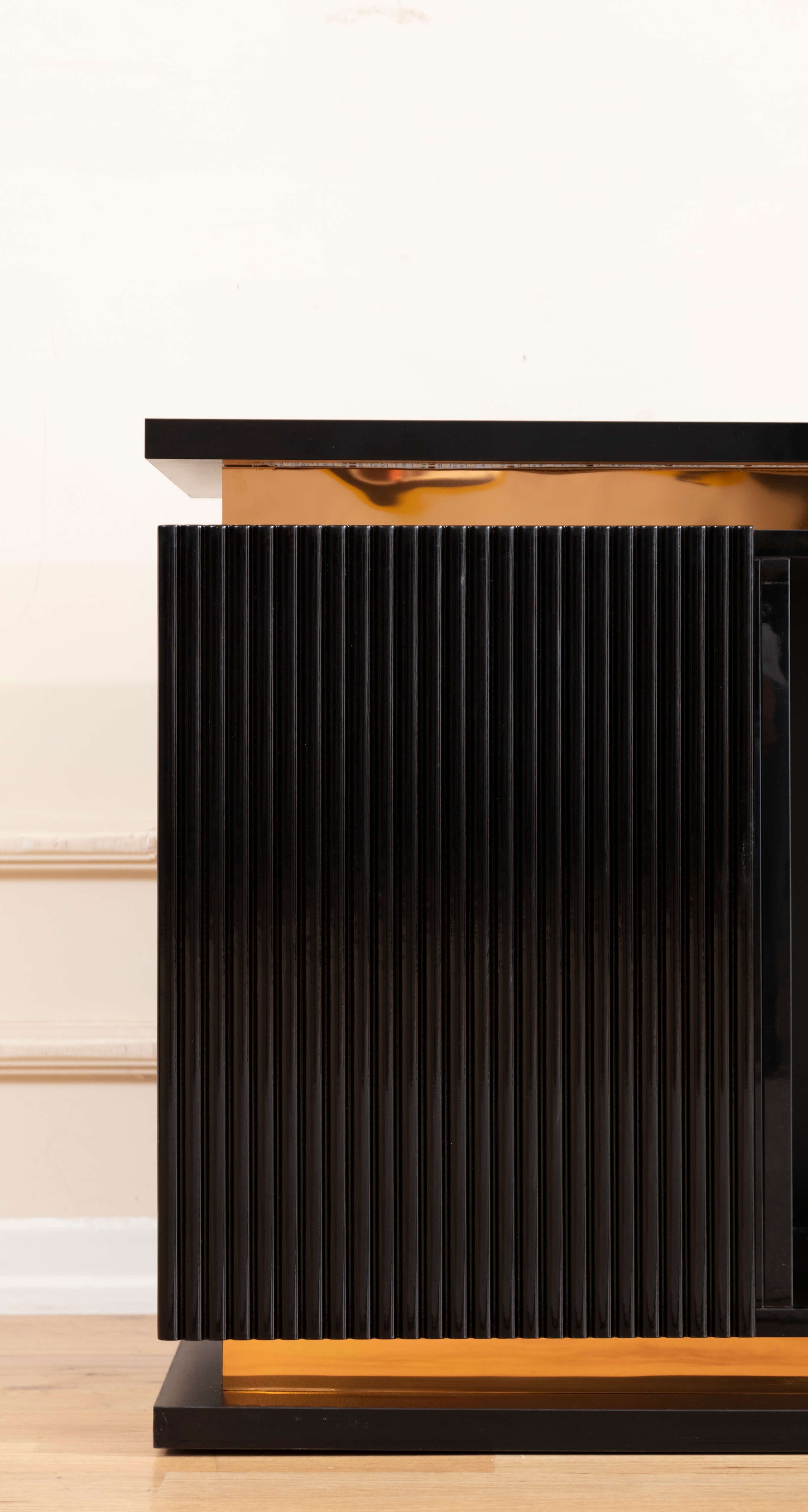 SM Lianna TV Console w/2 Doors & LED Lighting