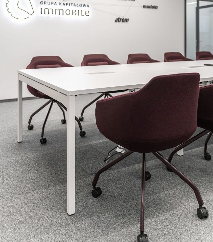 OGI_Y Customizable Meeting Conference Table