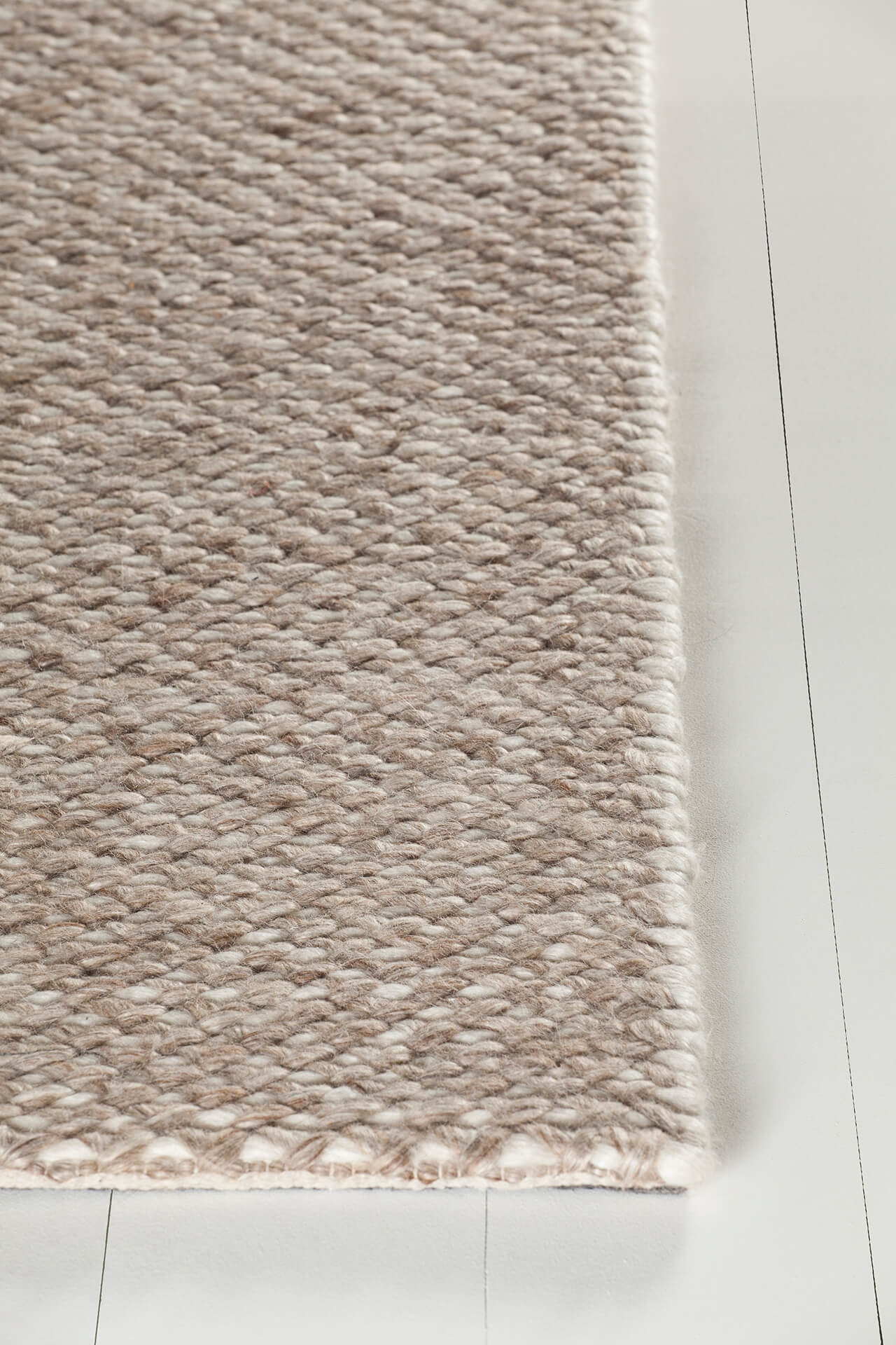 Ira Wool/Viscose Rectangular Hand-woven Rug, 5' x 7'6"