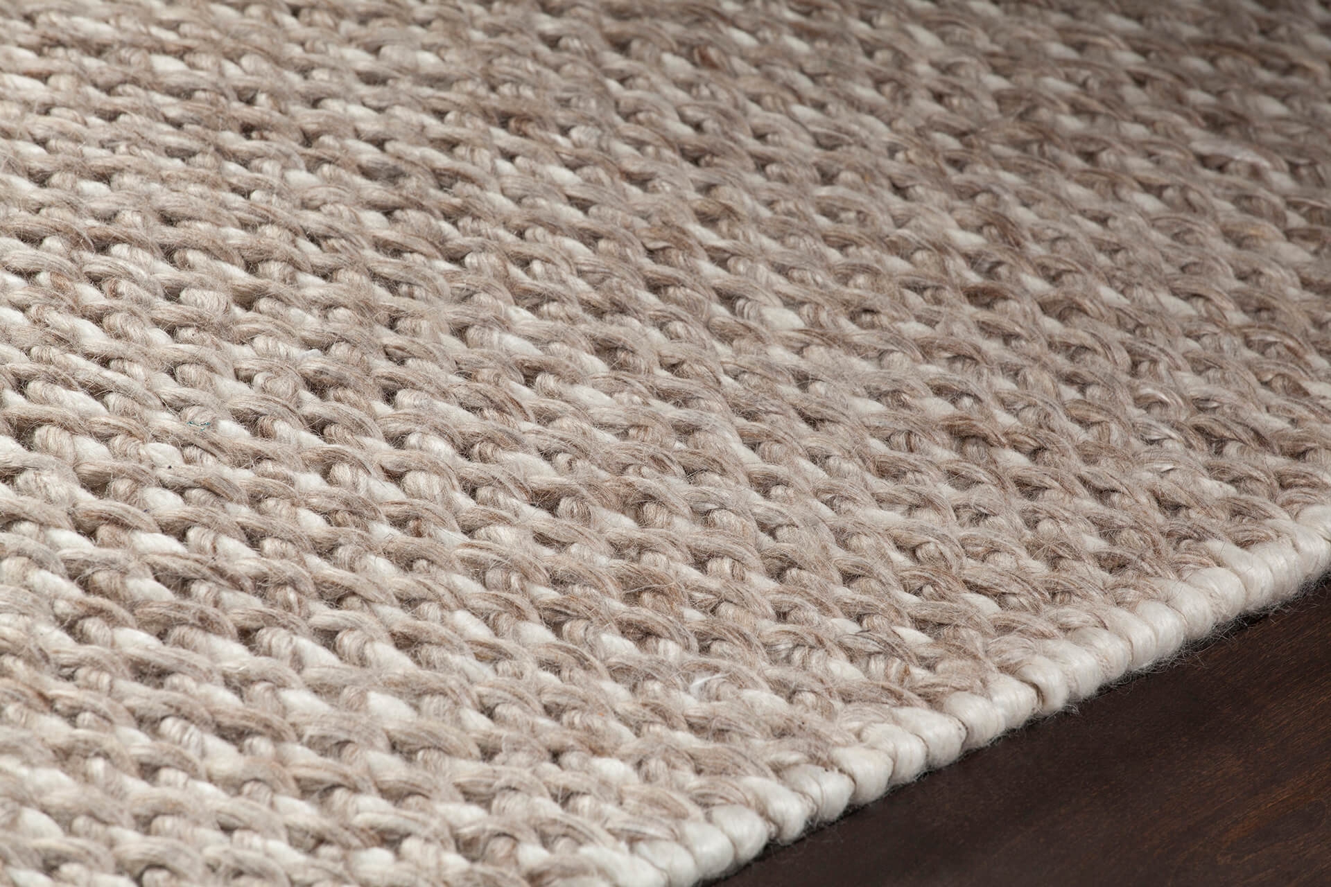 Ira Wool/Viscose Rectangular Hand-woven Rug, 5' x 7'6"