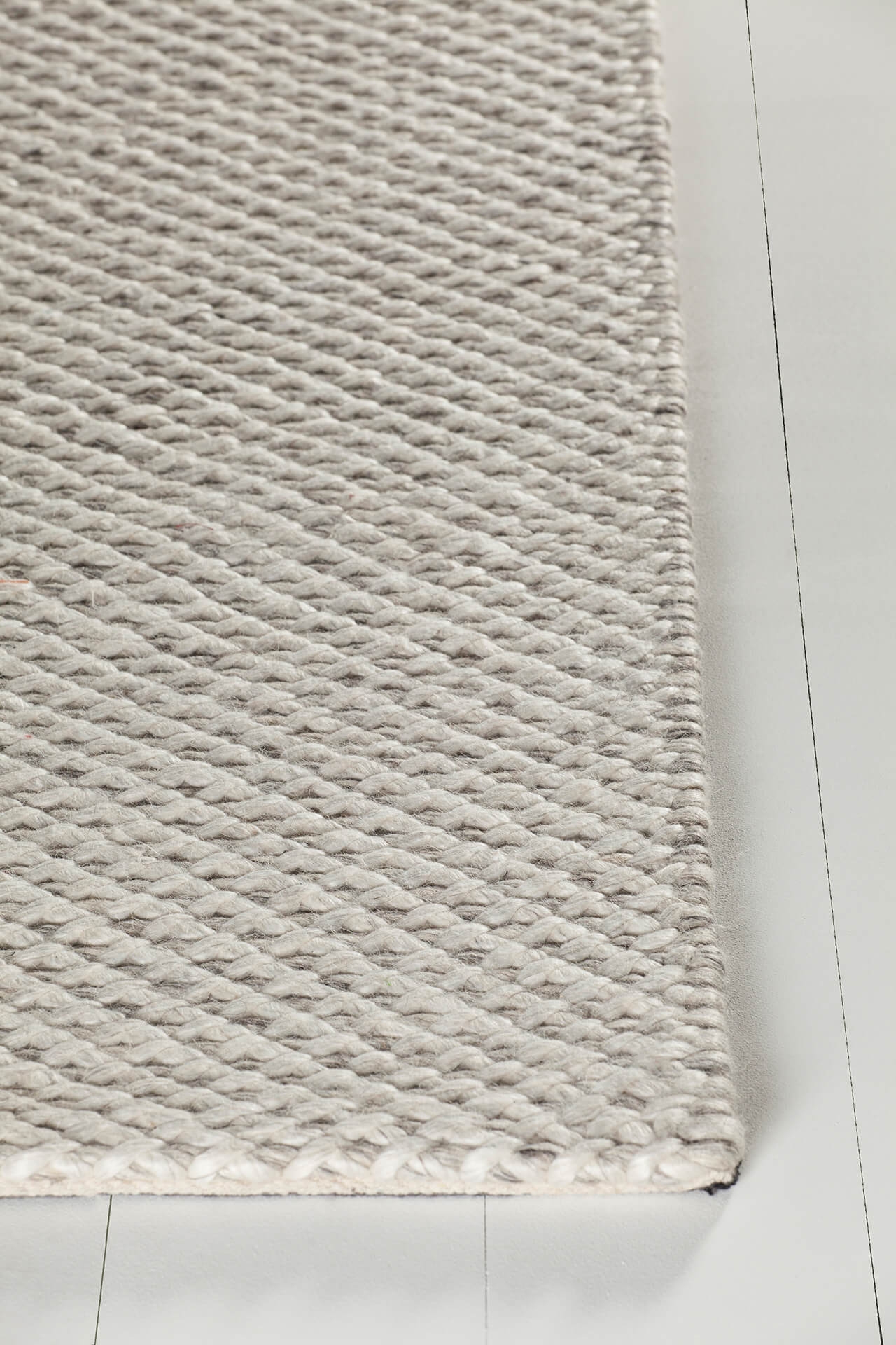 Ira Wool/Viscose Rectangular Hand-woven Rug, 5' x 7'6"