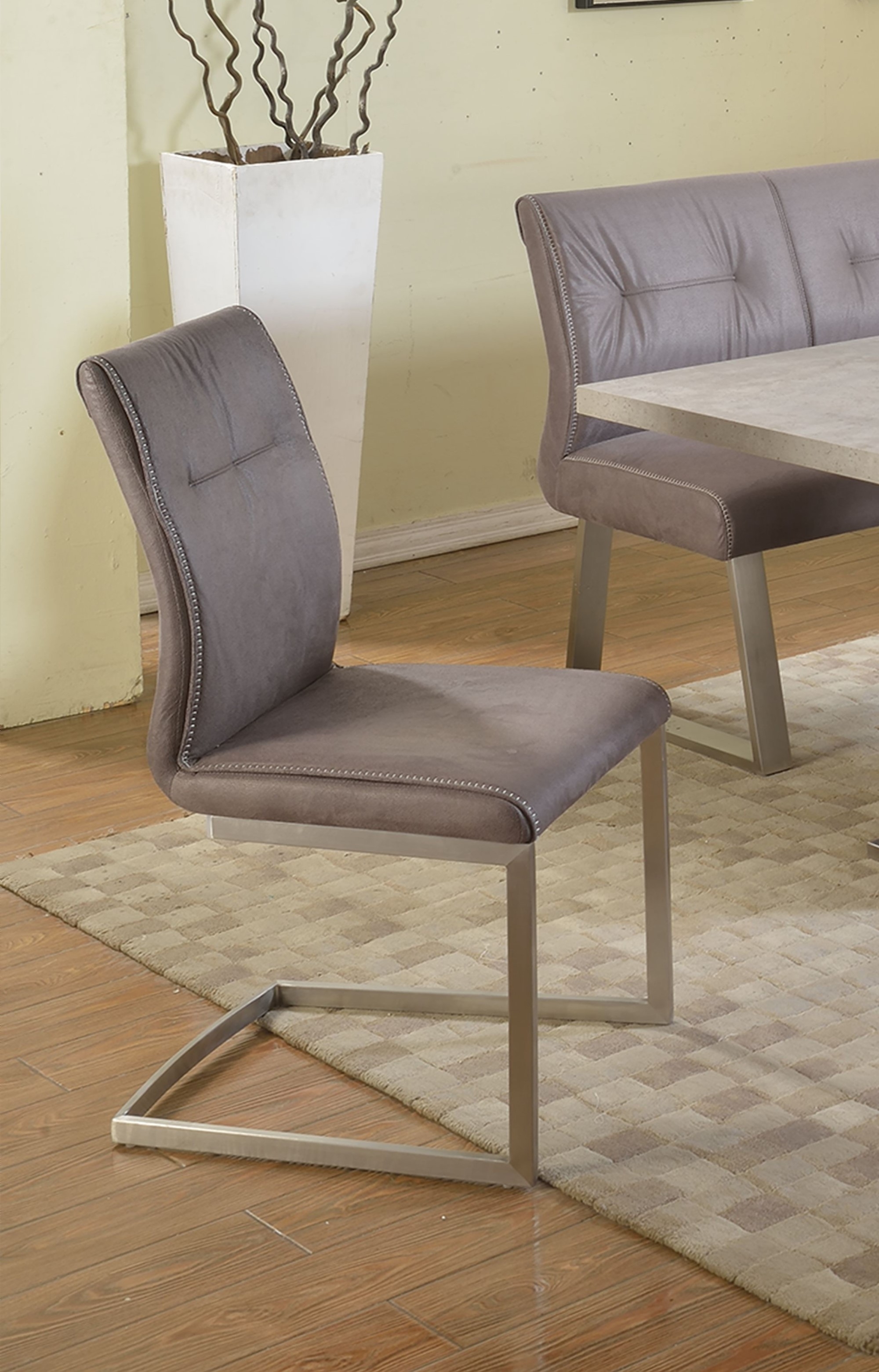 Kalinda Extendable Dining Room Set