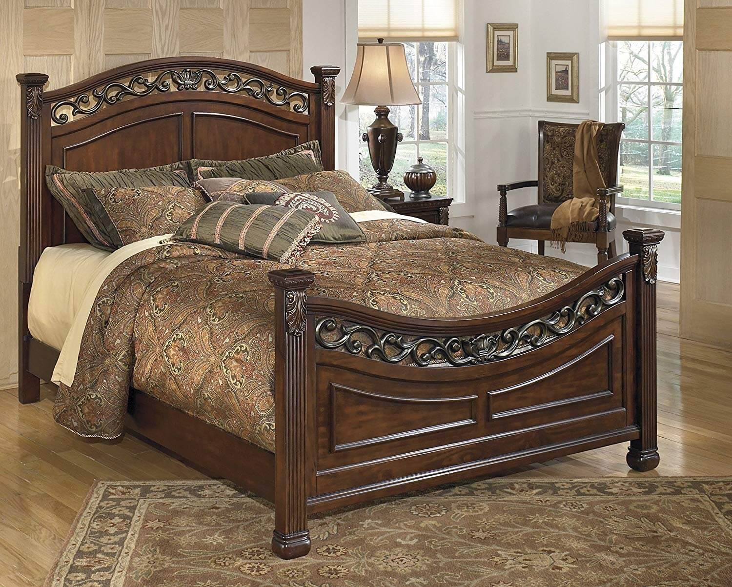 Leahlyn Wood Panel Bed