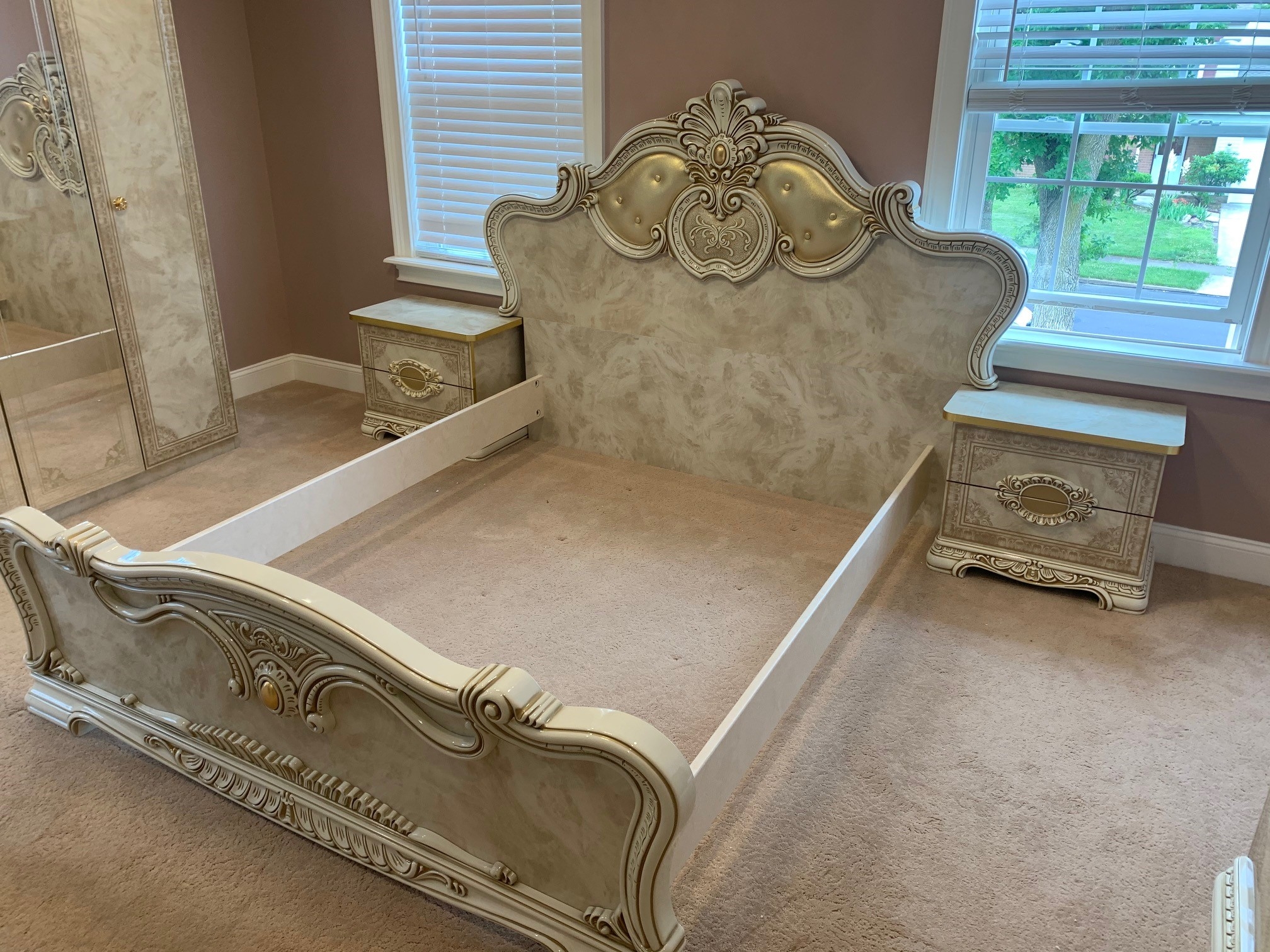 Leonardo Imbottito Wood Panel Bed, Queen Size
