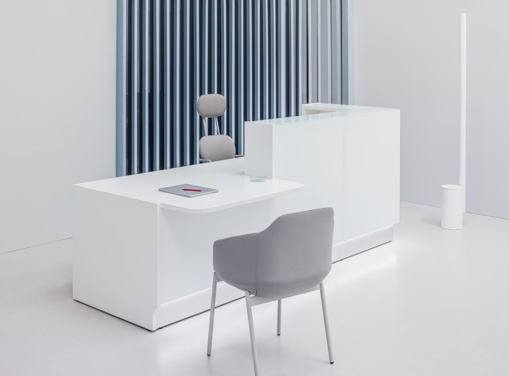 Linea 80 & Straight Medium Reception Desk by MDD