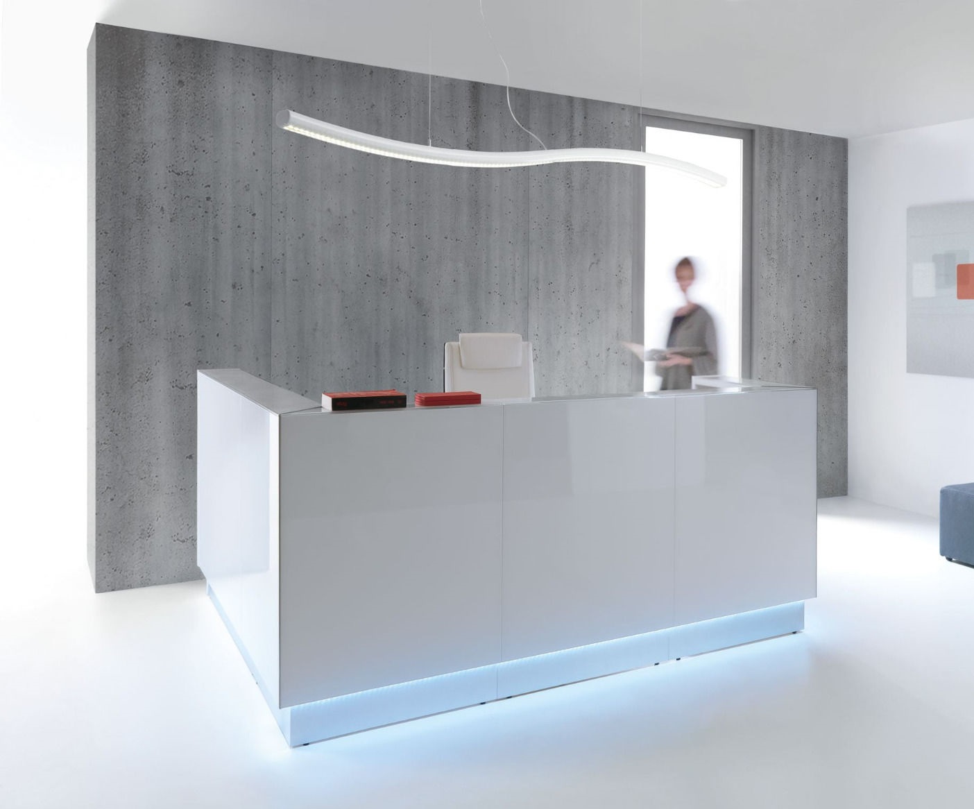 MDD Linea 96 1/4" x 33 1/2'' Straight Medium Reception Desk
