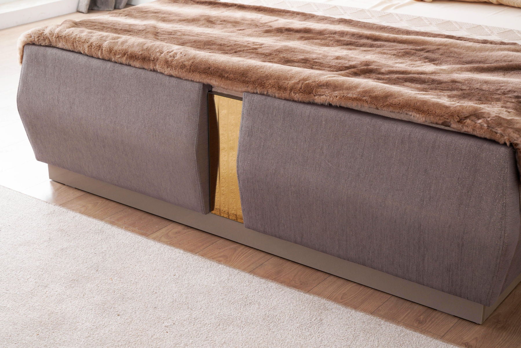 Lorenzo Fabric Upholstered Queen Size Bed