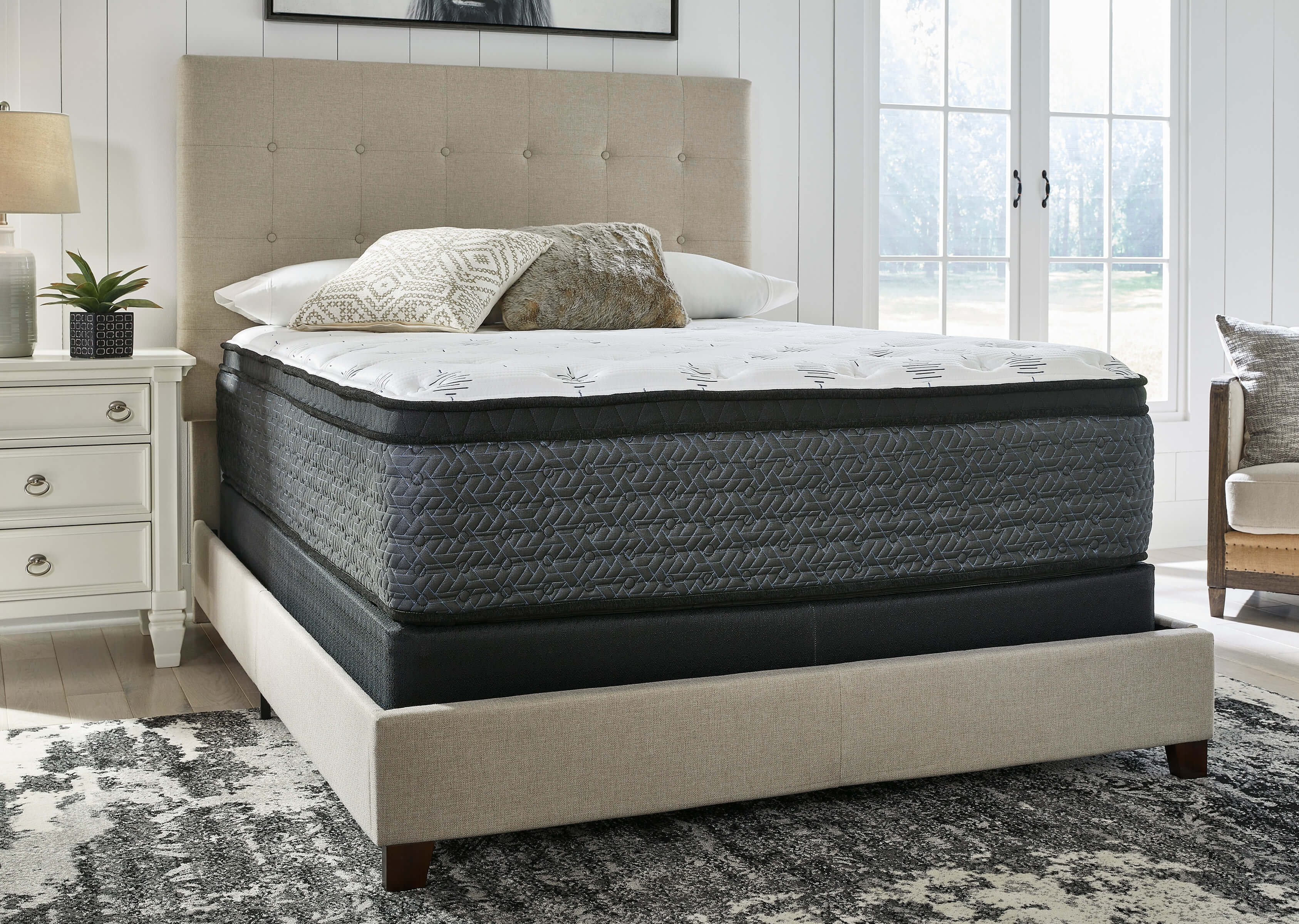 16" Ultra Luxury ET Memory Foam Mattress, Queen Size