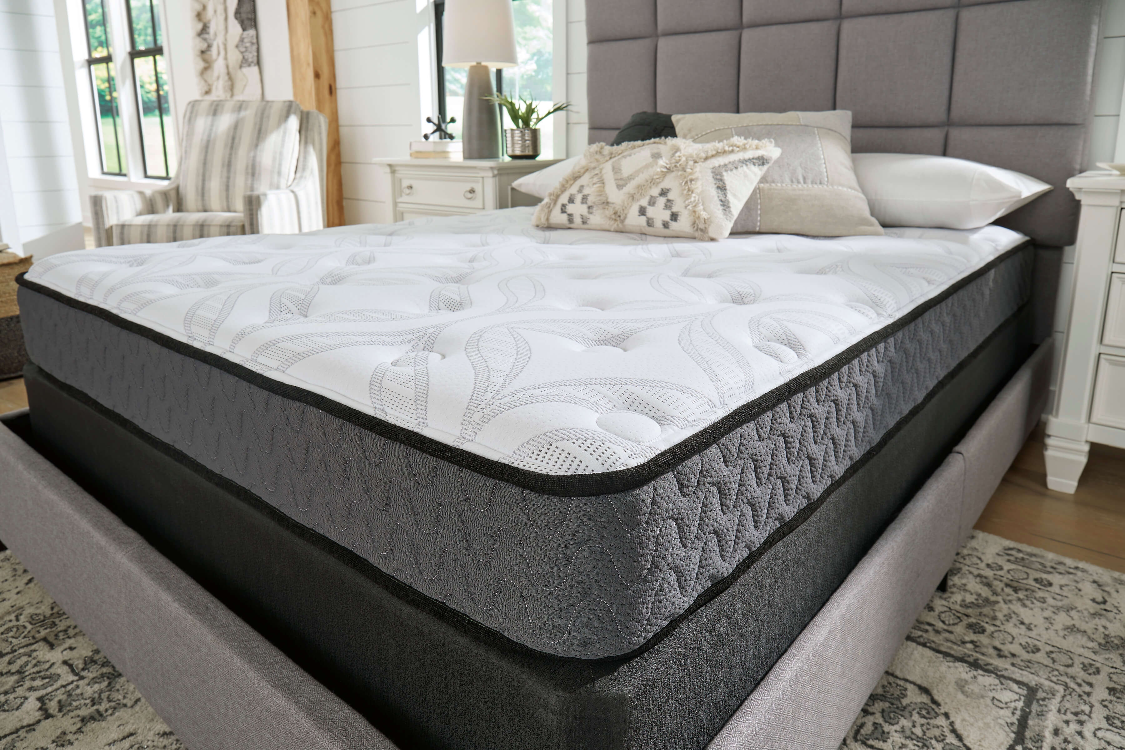 8" Bonnell Hybrid Mattress, Queen Size