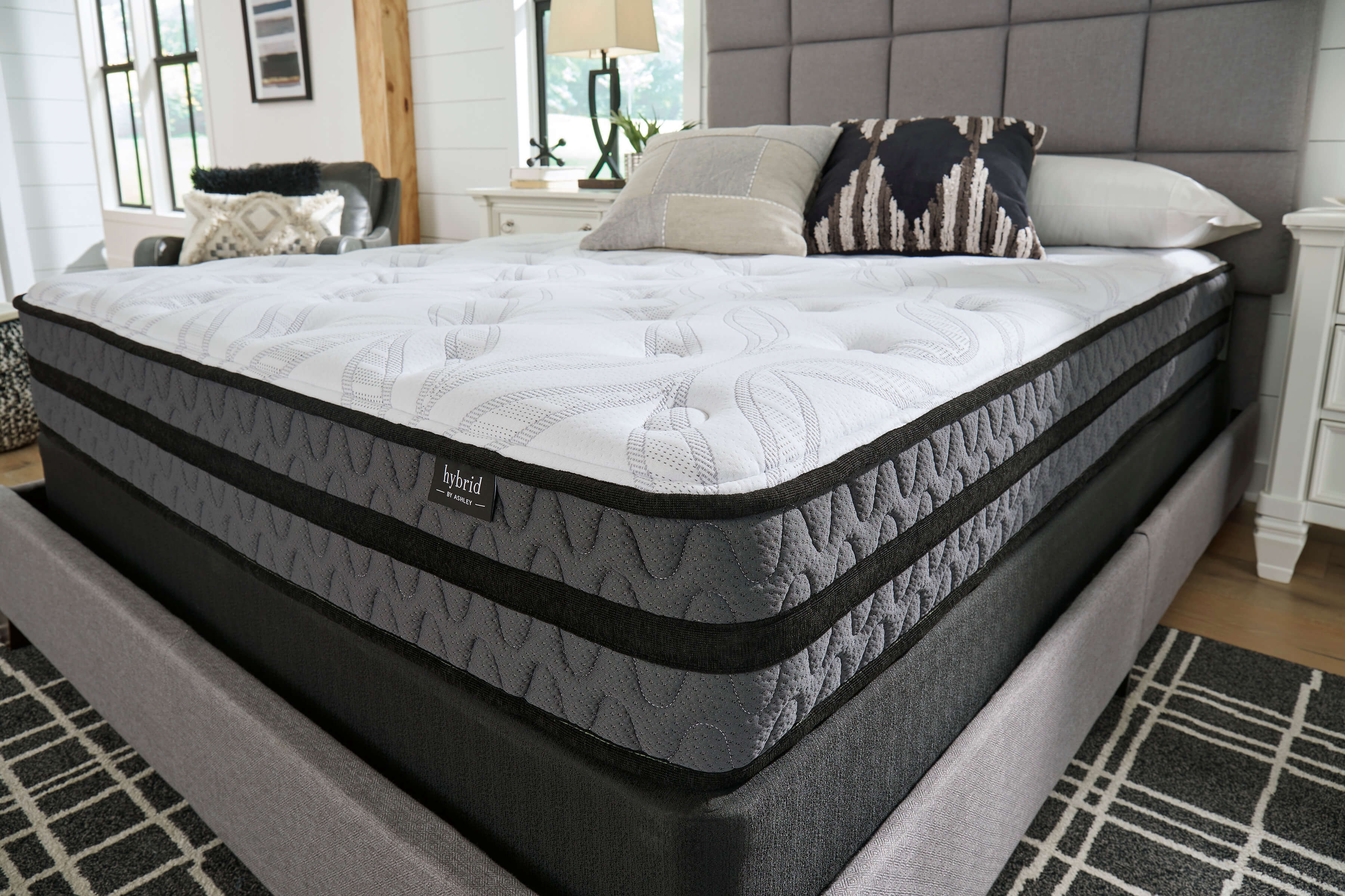10" Pocketed Hybrid Memory Foam Mattress, King Size