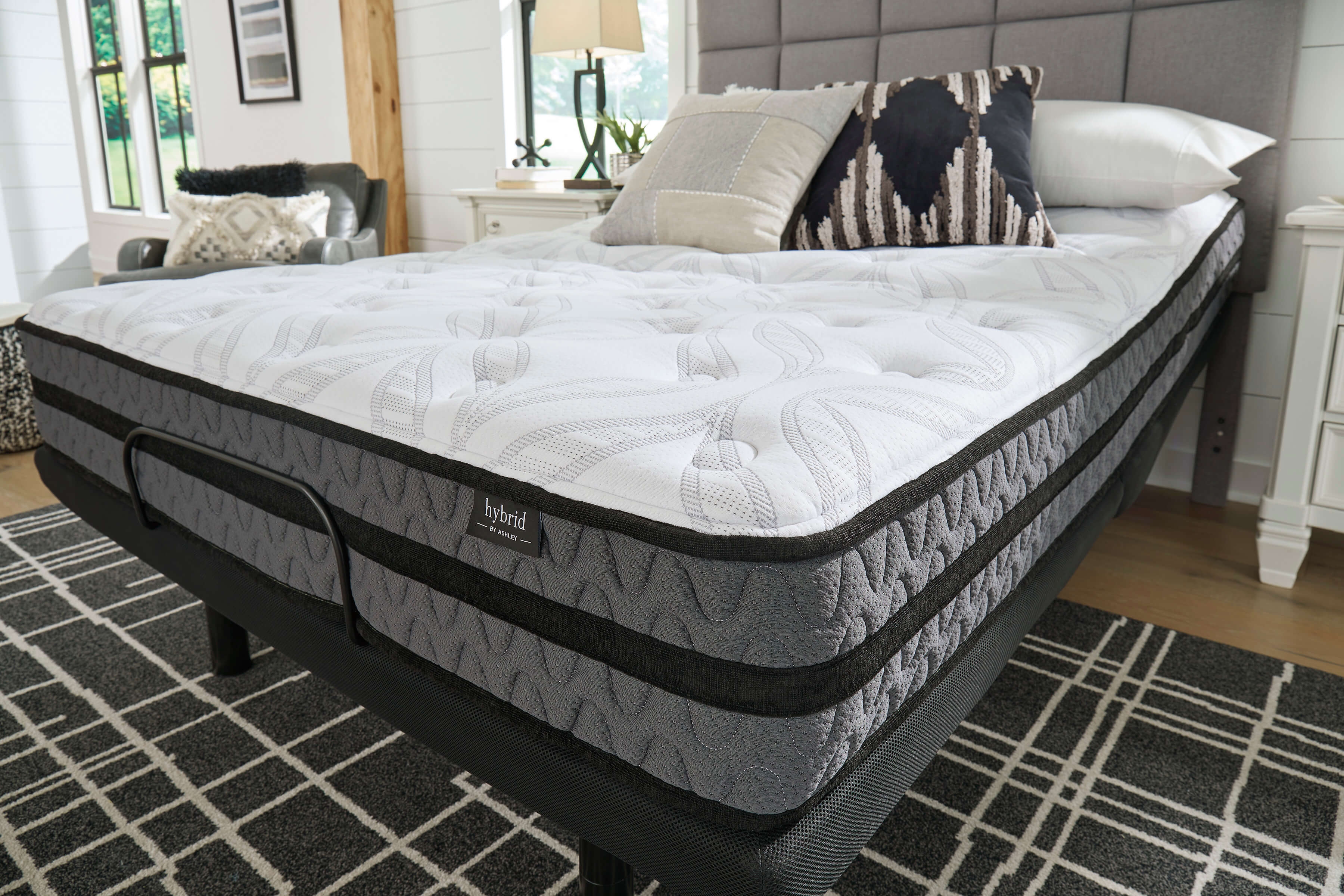 10" Pocketed Hybrid Memory Foam Mattress, Queen Size