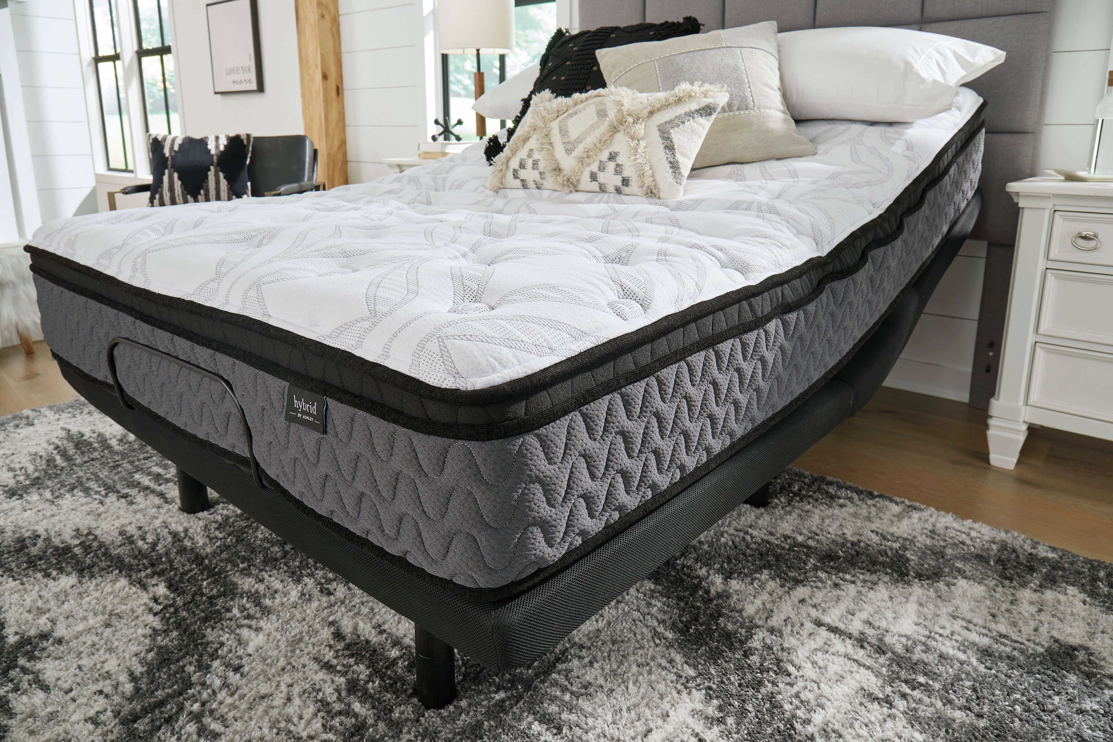 12" Pocketed Hybrid Memory Foam Mattress, Queen Size