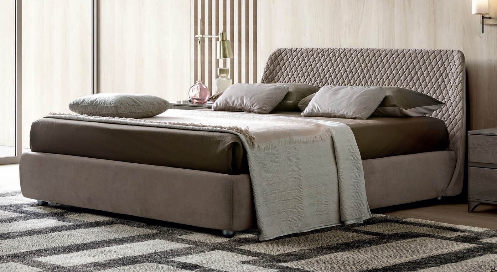 Kleo Nabuk Platform Bed w/Storage, King Size
