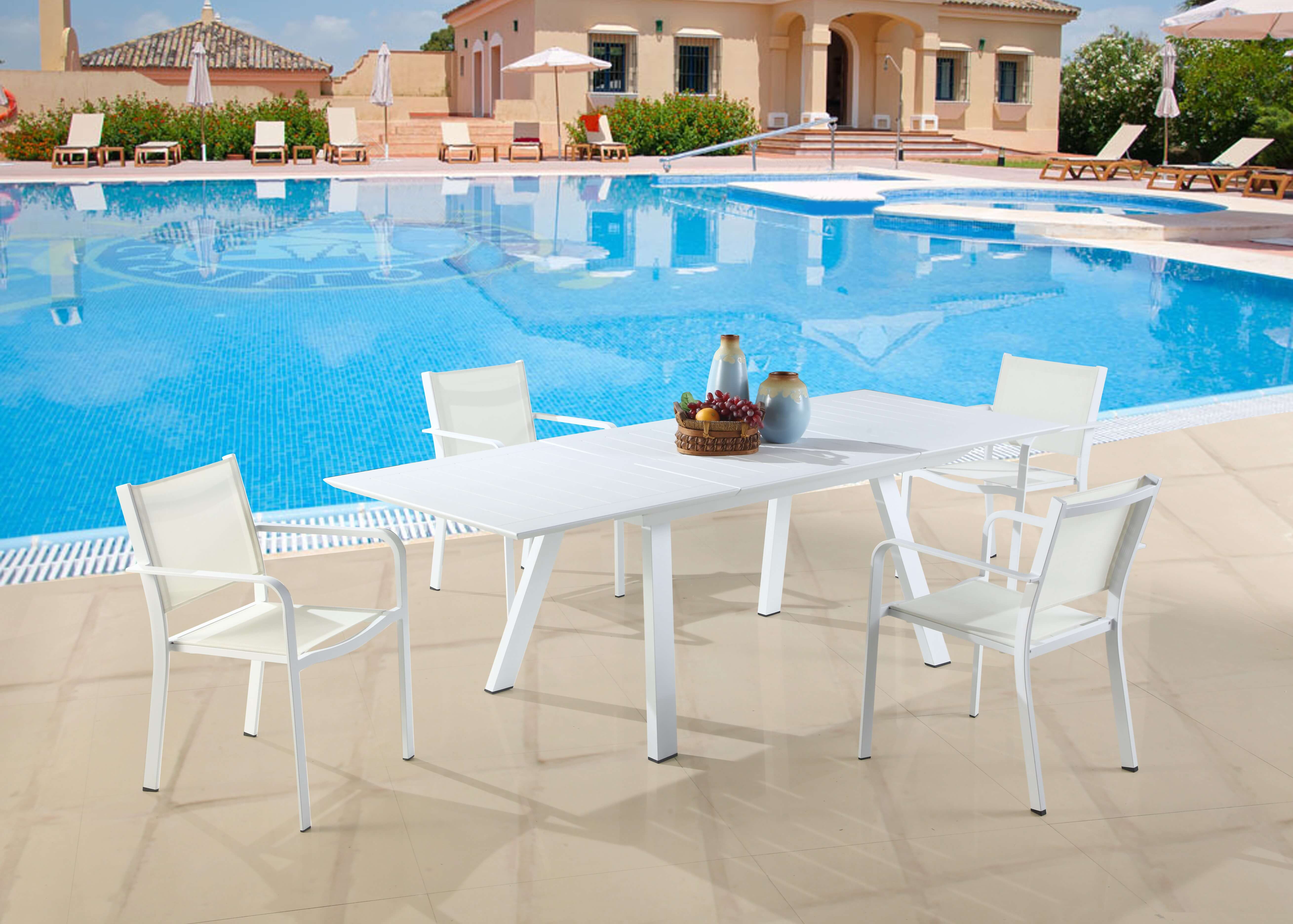 Malibu Outdoor Aluminum Extendable Table