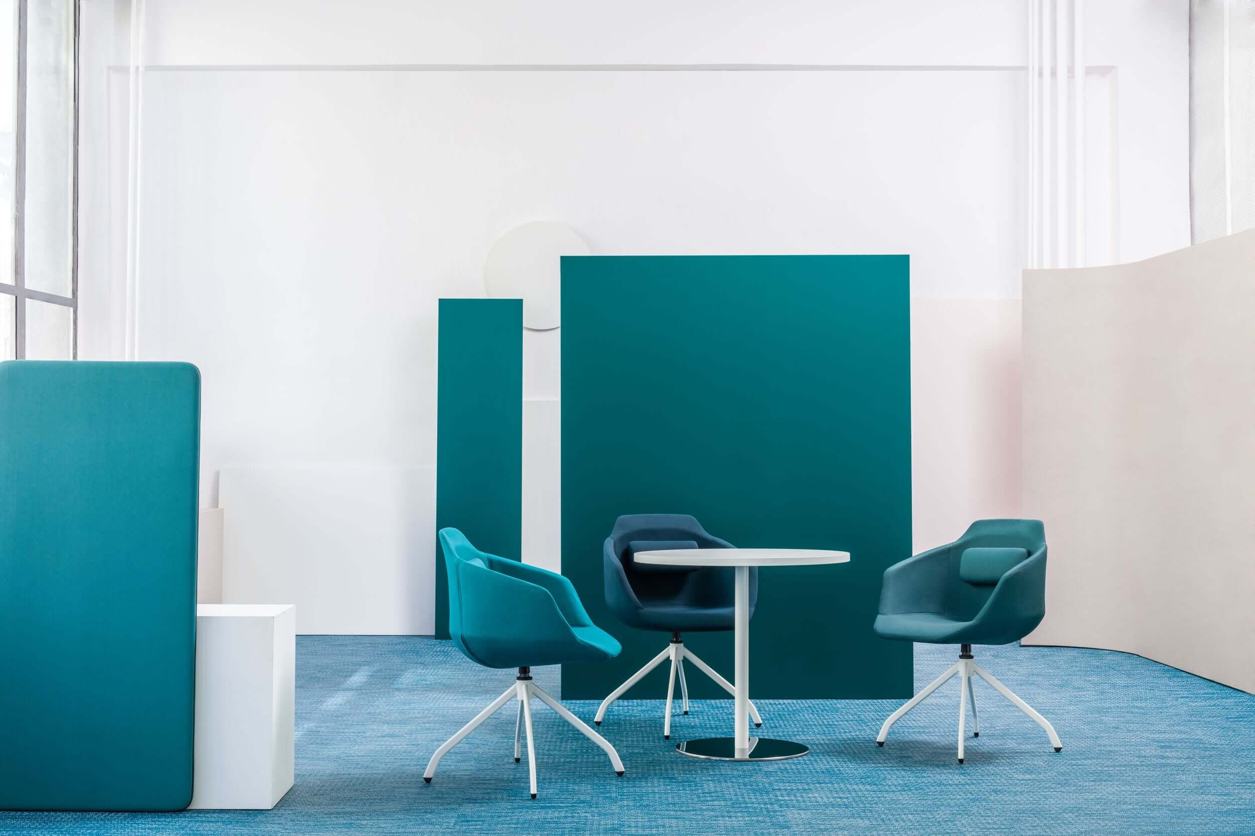 Tack MDF/Metal Cafe Table w/Disc Base
